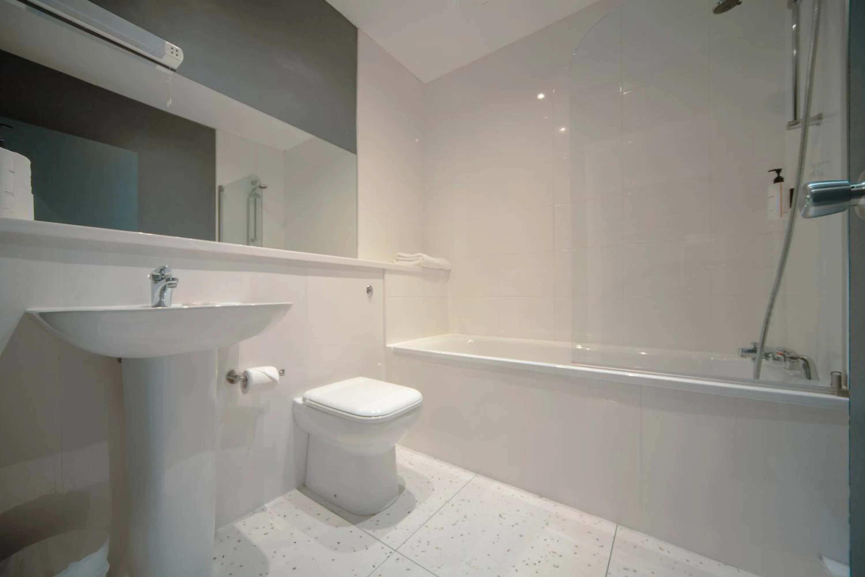 Bathroom in Highfield Hotel