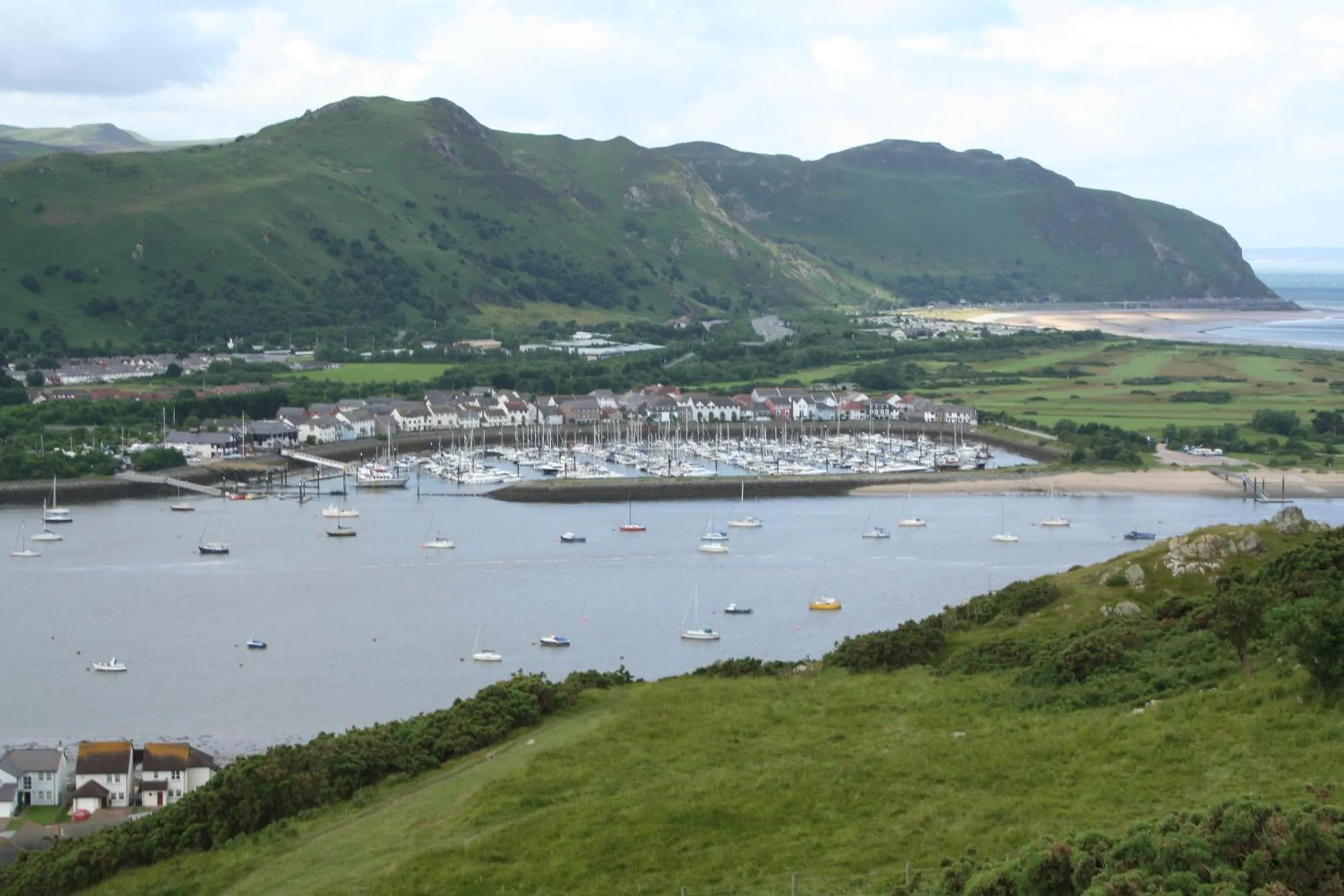 Nearby landmark in Gwesty Links