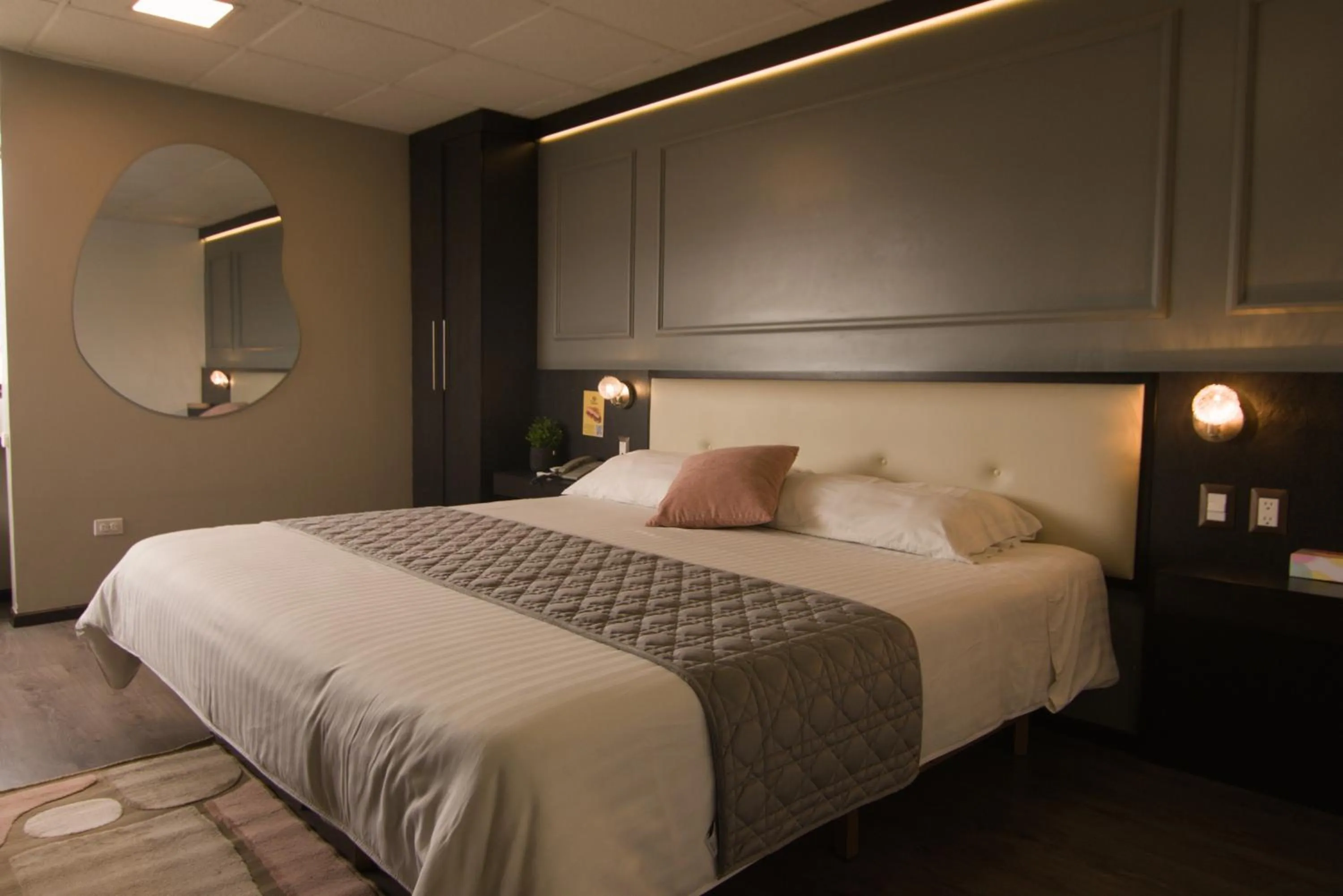 Bed in Hotel Italia Cuenca - Tranvia Centro & Aeropuerto