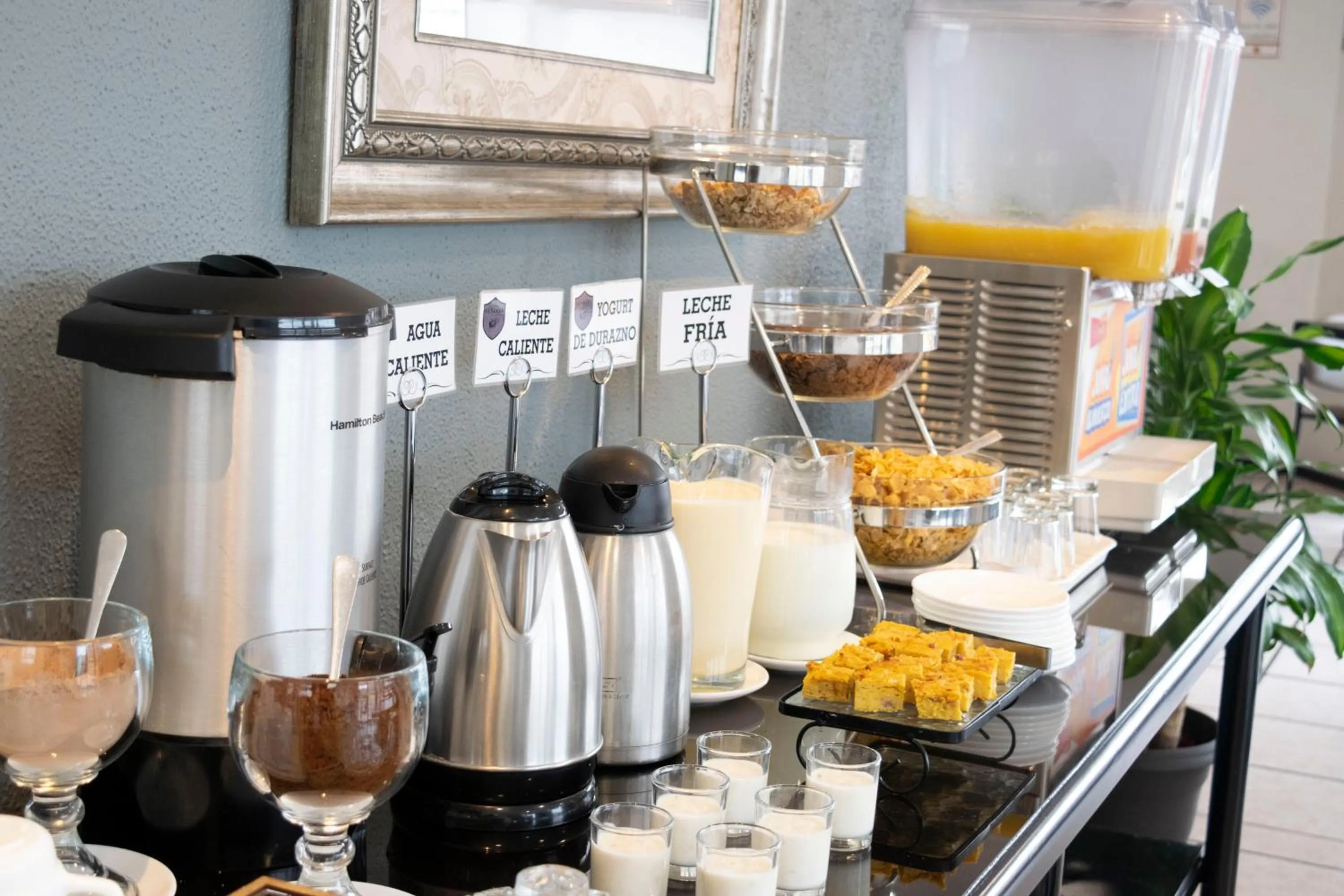 Restaurant/places to eat in Hotel Italia Cuenca - Tranvia Centro & Aeropuerto