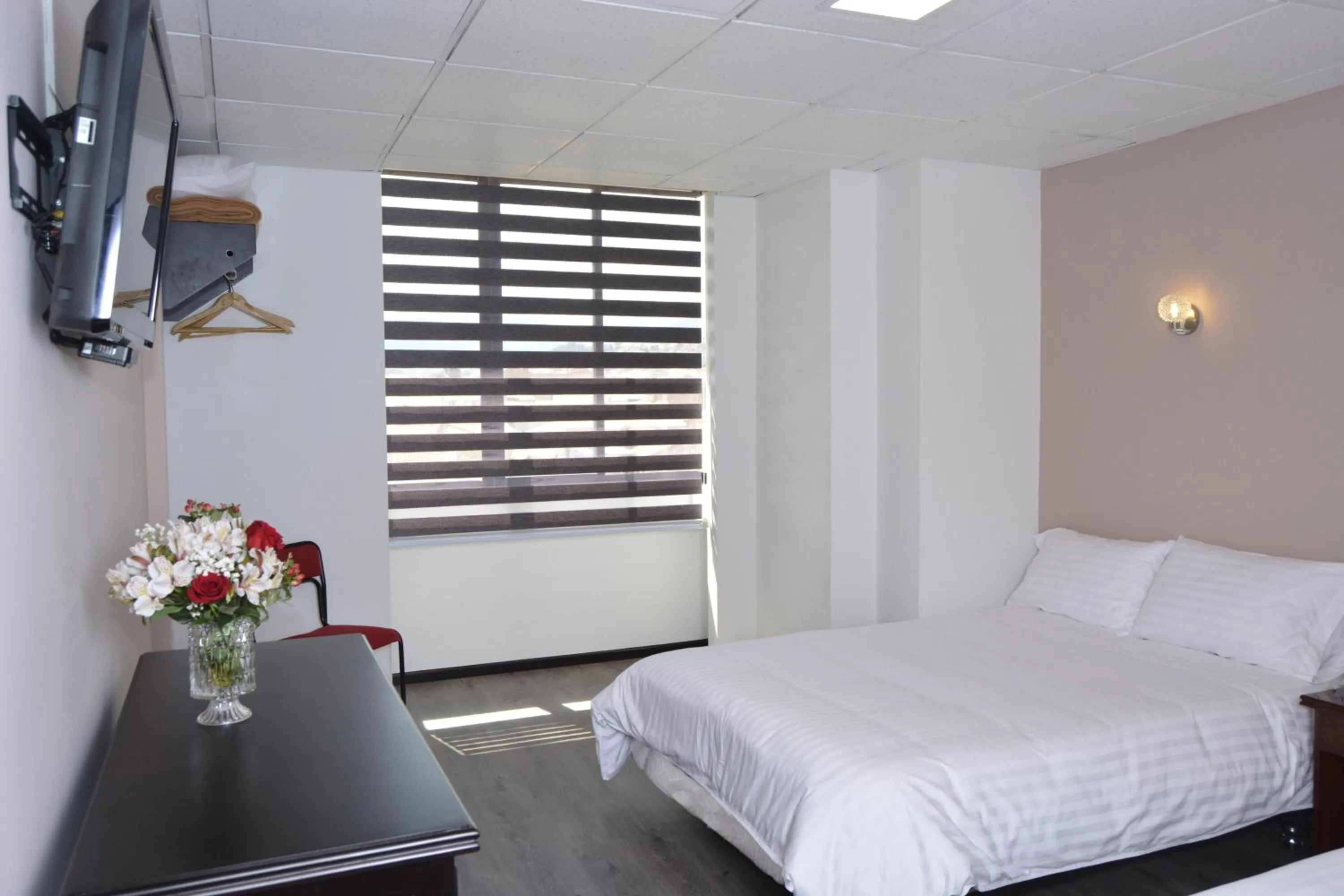 Communal lounge/ TV room, Bed in Hotel Italia Cuenca - Tranvia Centro & Aeropuerto