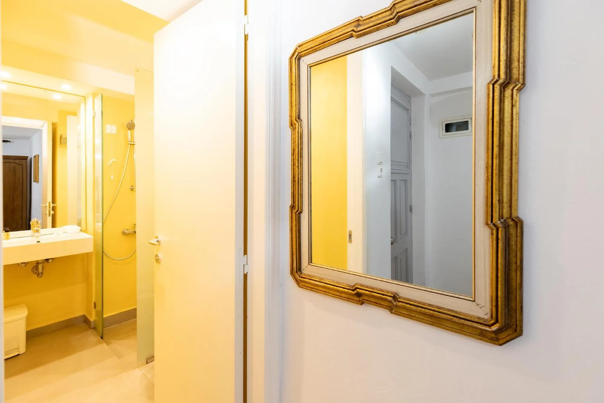 Bathroom in Achilleas Pension