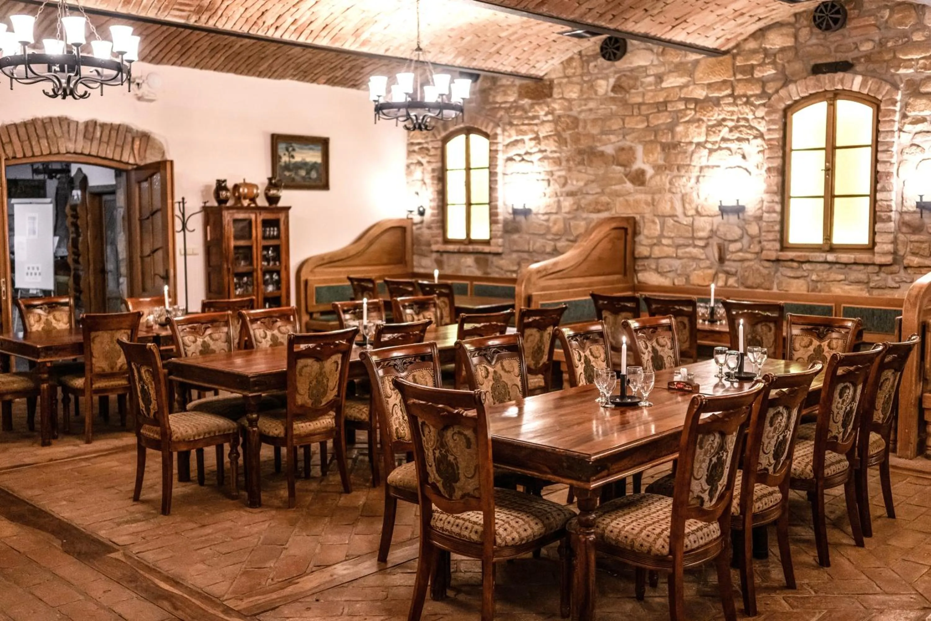 Restaurant/places to eat in Hotel Lony