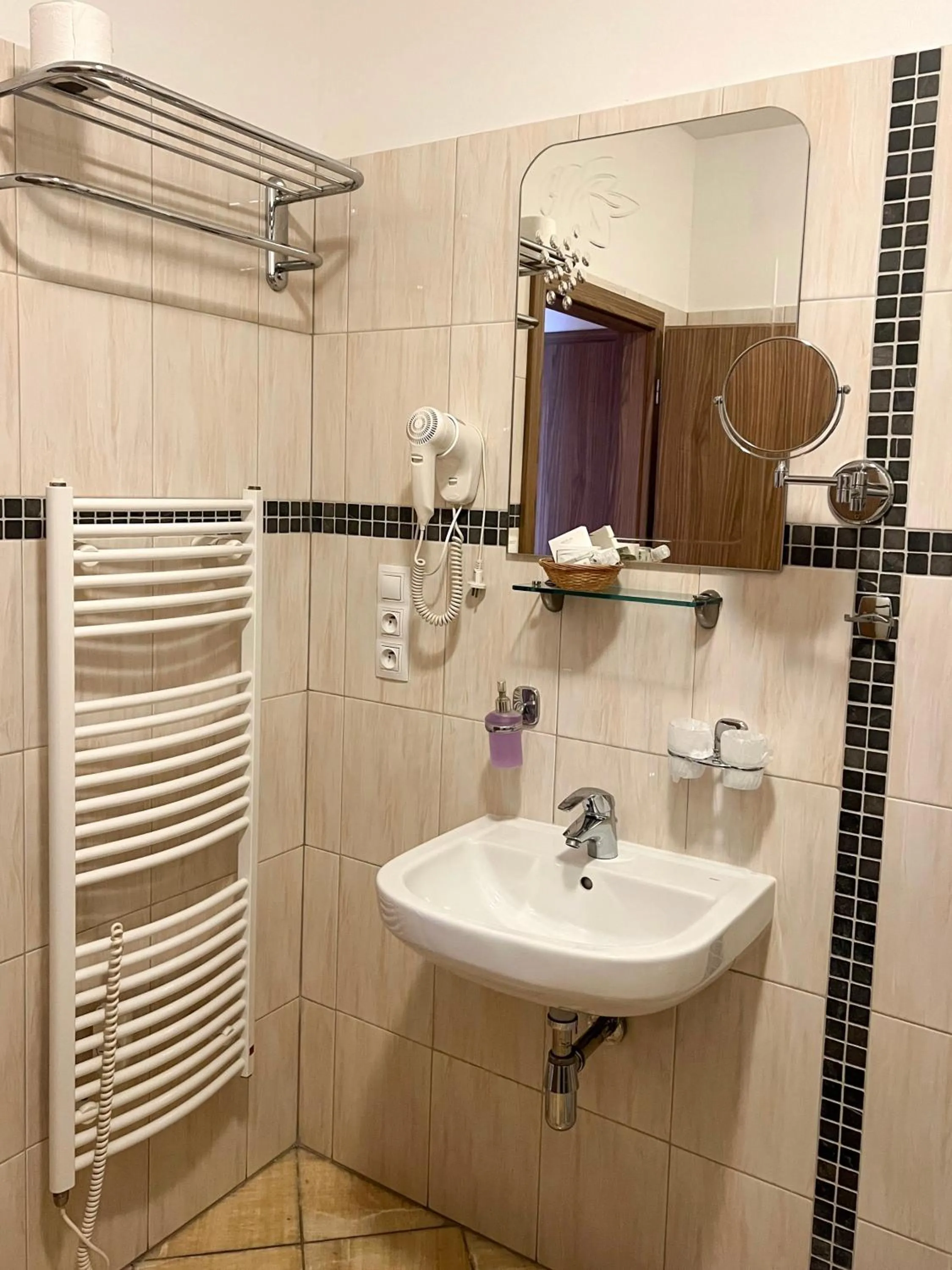 Photo of the whole room in Hotel Lony