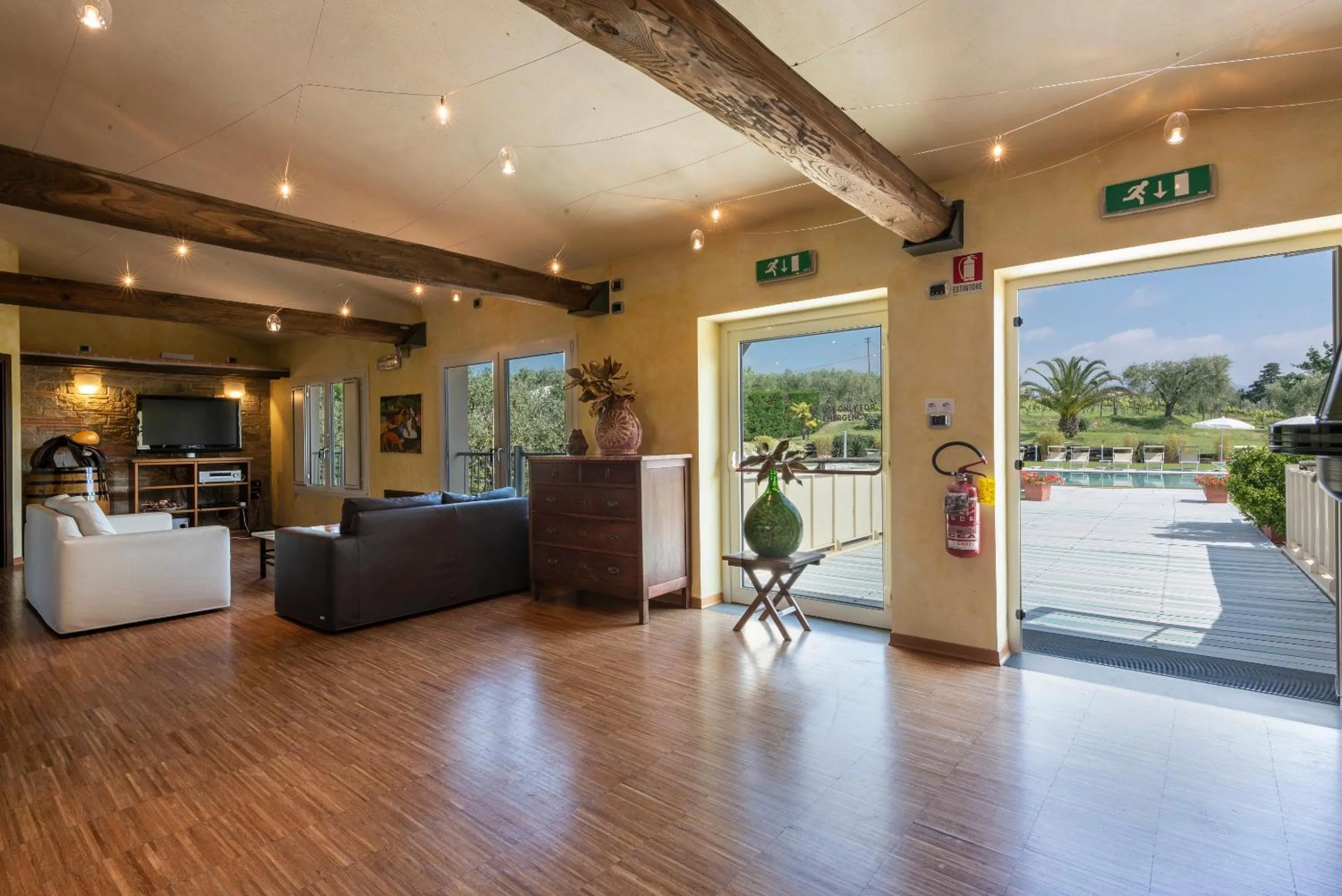 Communal lounge/ TV room in Agriturismo Corte Benedetto