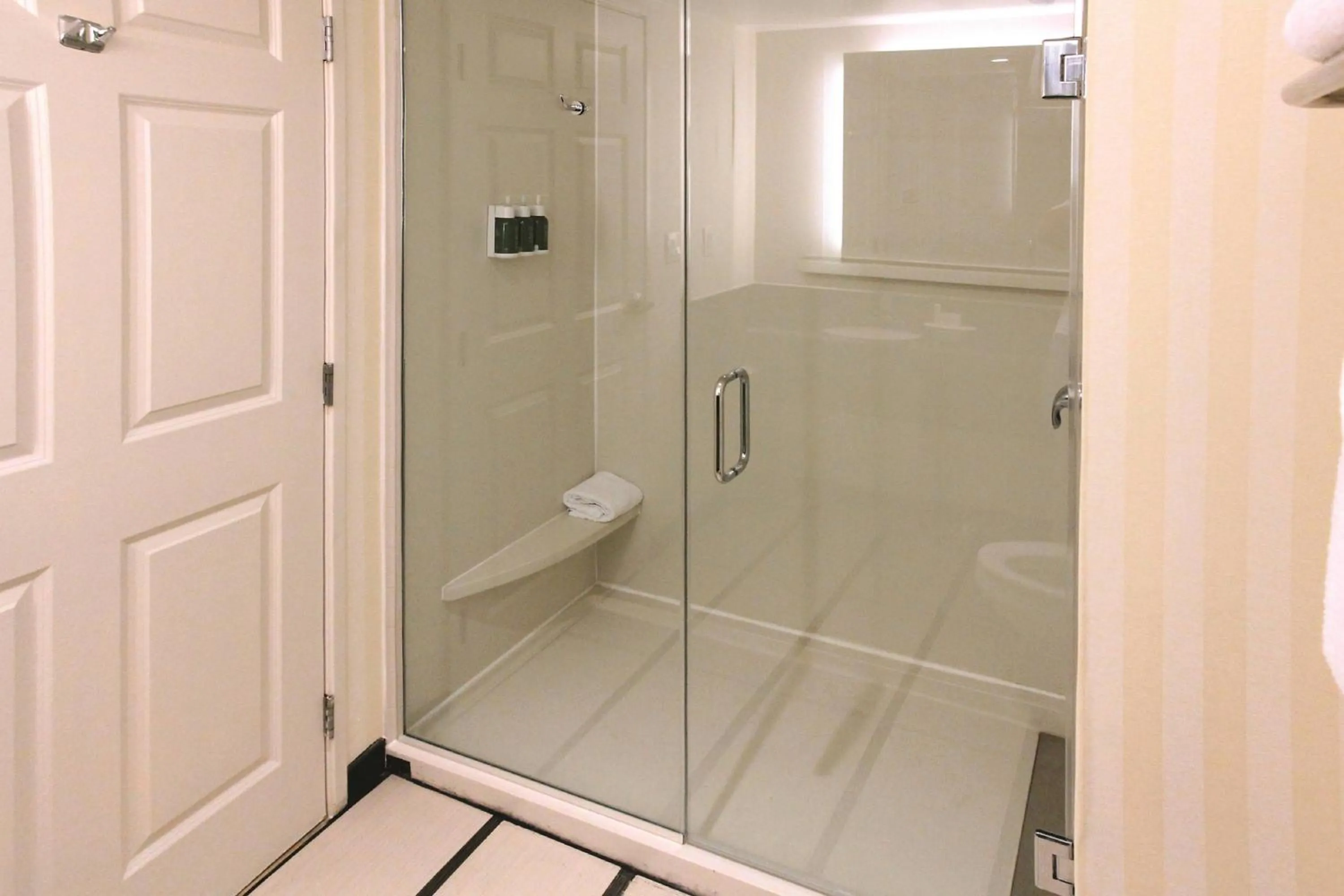 Bathroom in Fairfield Inn & Suites by Marriott Charleston Airport/Convention Center