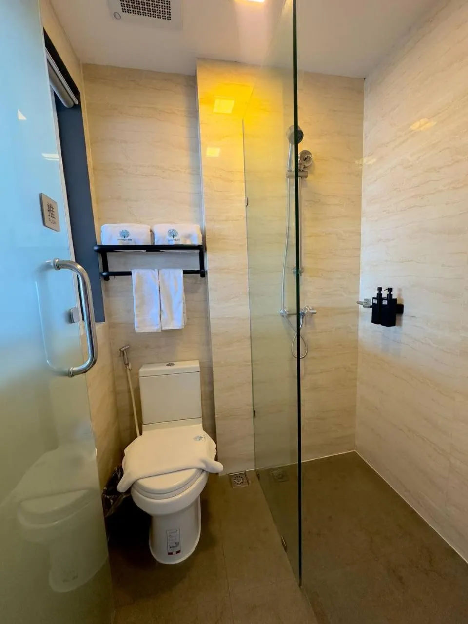 Shower in The Snowbell Hotel & Spa at The Bridge