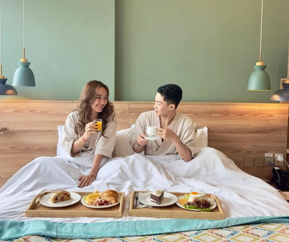 Breakfast, Bed in The Snowbell Hotel & Spa at The Bridge