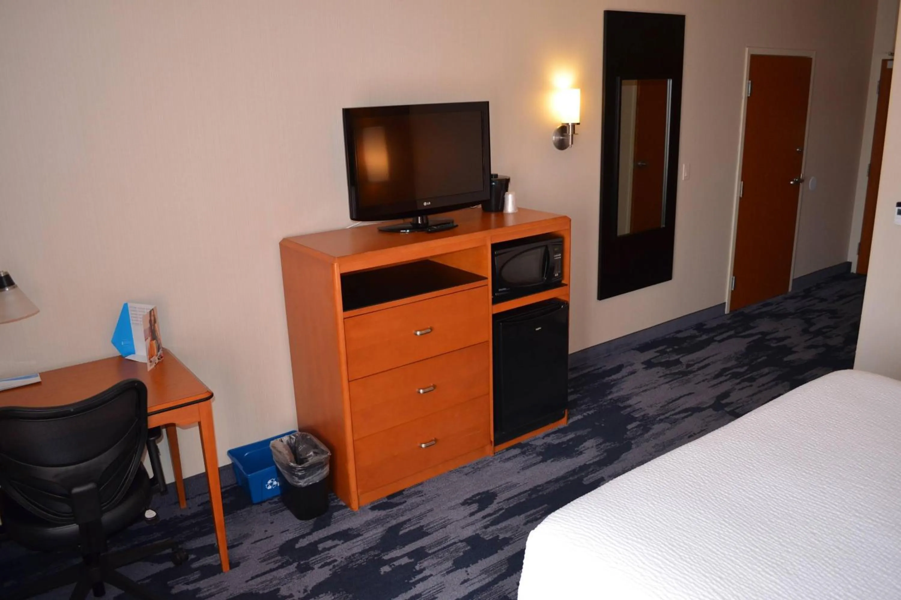 Photo of the whole room, Bed in Fairfield Inn & Suites by Marriott Sault Ste. Marie