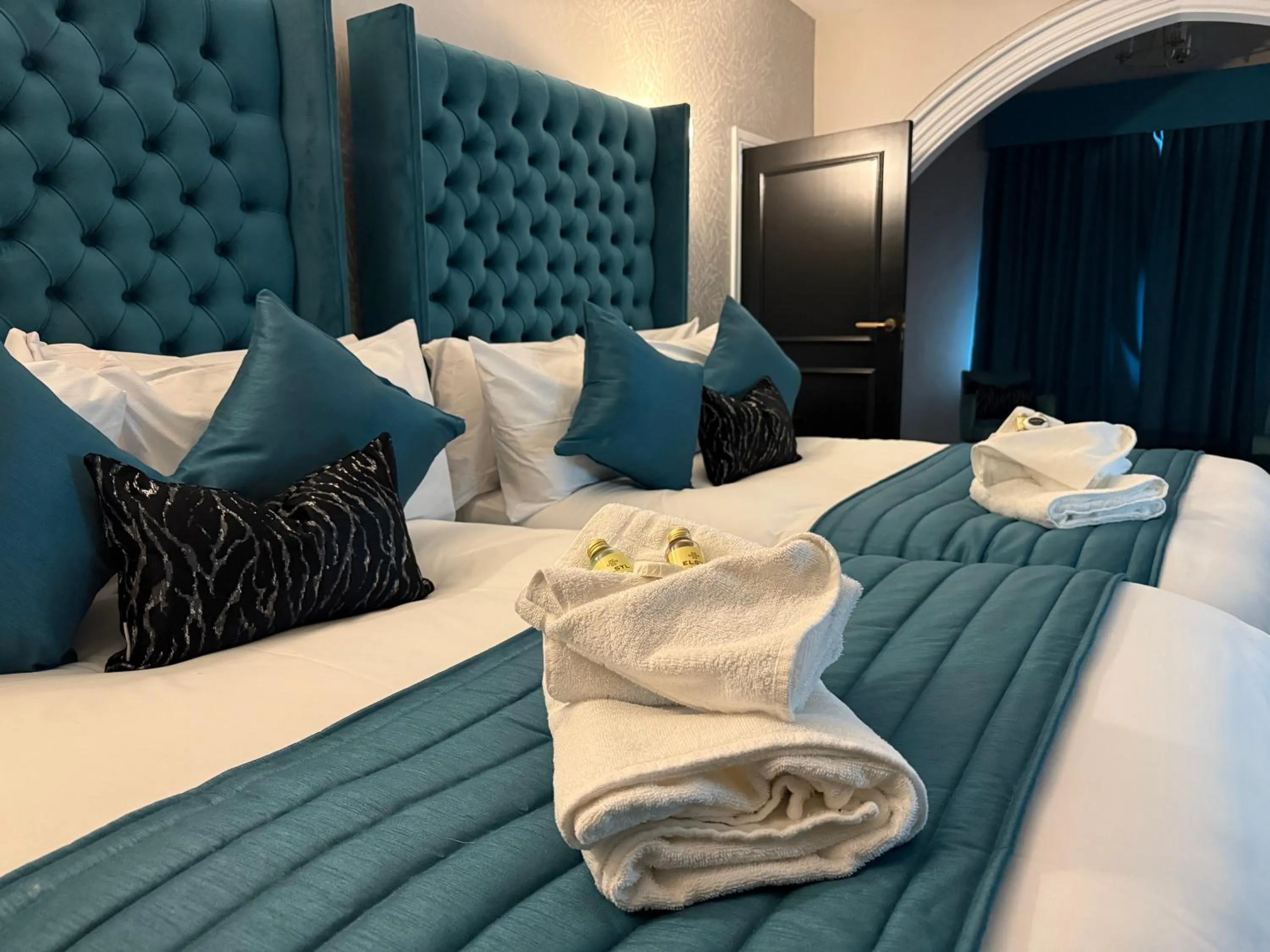 Bed in Lyons Woodlands Hall