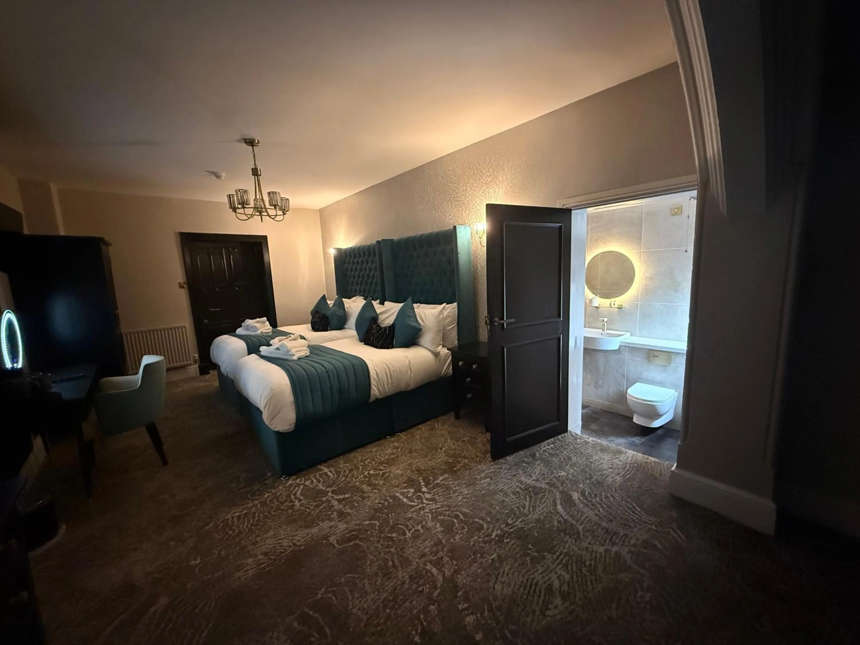 Bed in Lyons Woodlands Hall