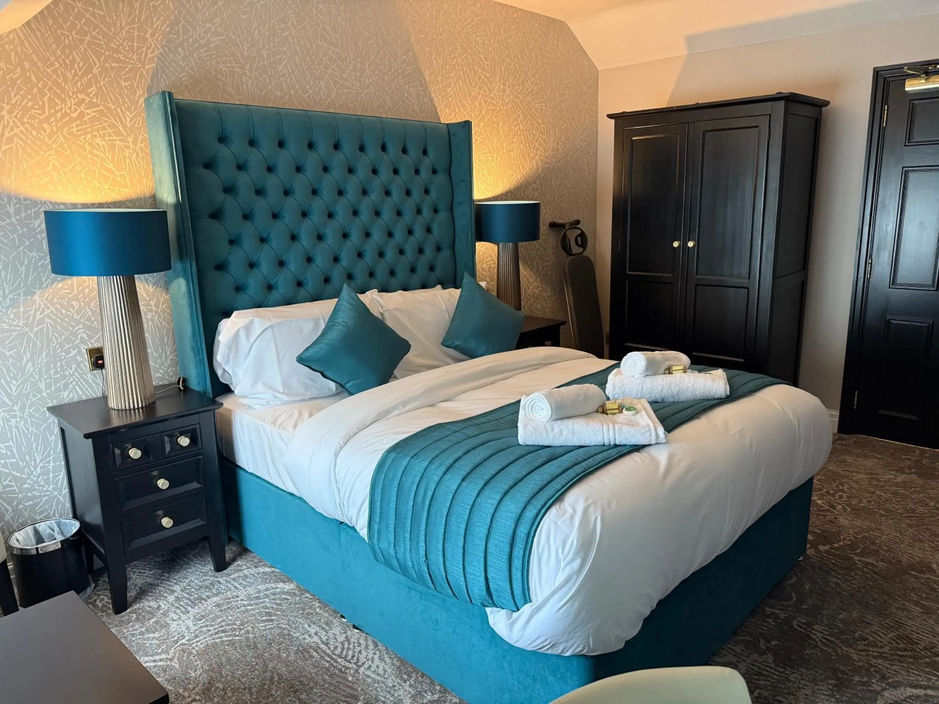 Deluxe Double Room in Lyons Woodlands Hall Deluxe Double Room in Lyons Woodlands Hall