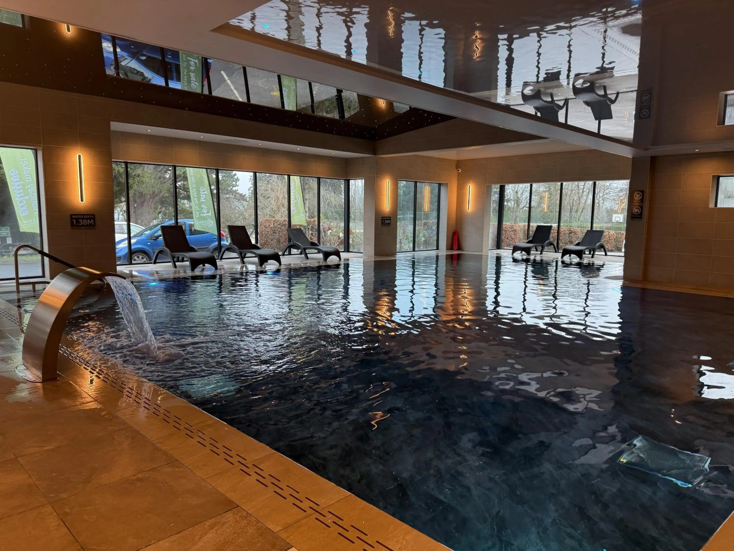 Swimming pool in Lyons Woodlands Hall