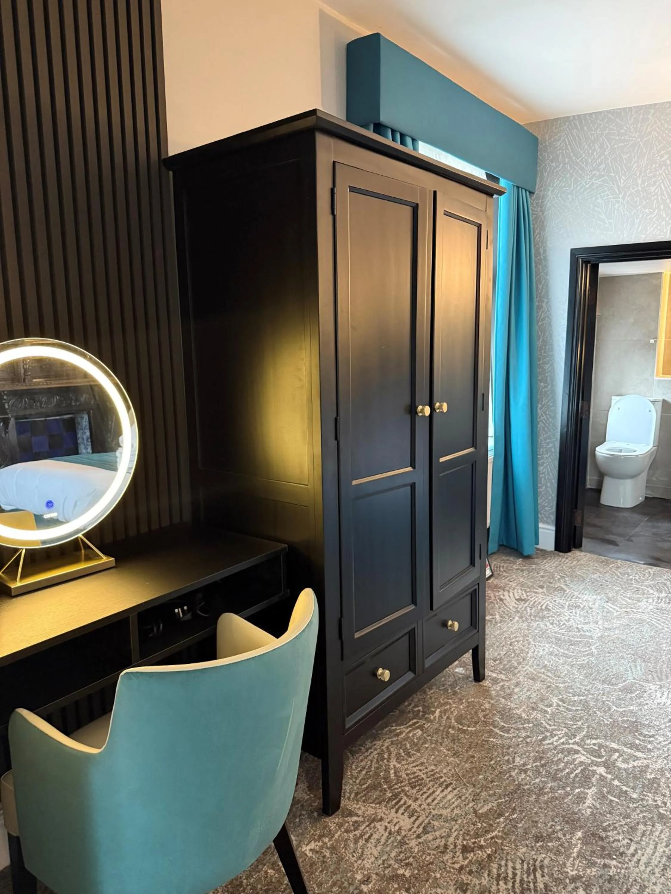 Bed in Lyons Woodlands Hall