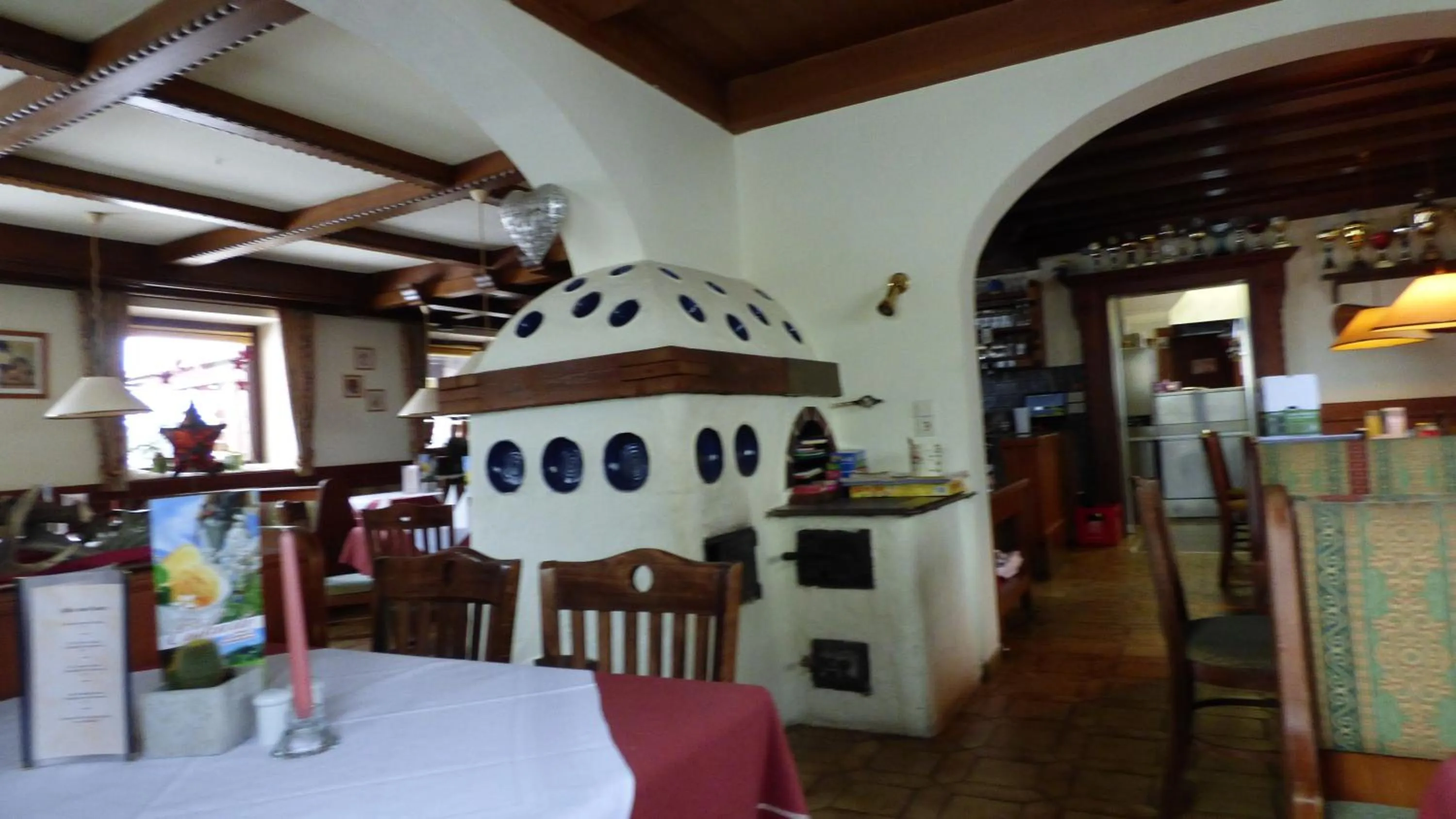 Restaurant/places to eat in Hotel Dorfgasthof Schlösslstube