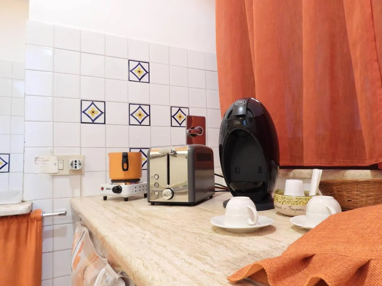 Coffee/tea facilities in B&B Maria Piddu