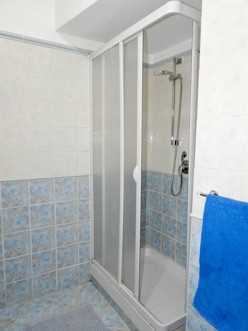 Shower in B&B Maria Piddu