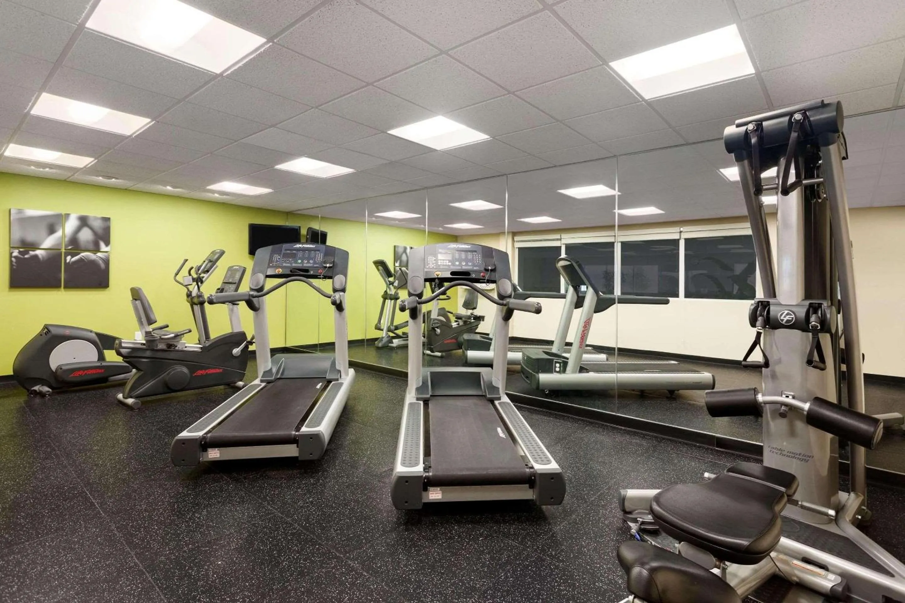 Fitness centre/facilities in Country Inn & Suites by Radisson, Buffalo South I-90, NY