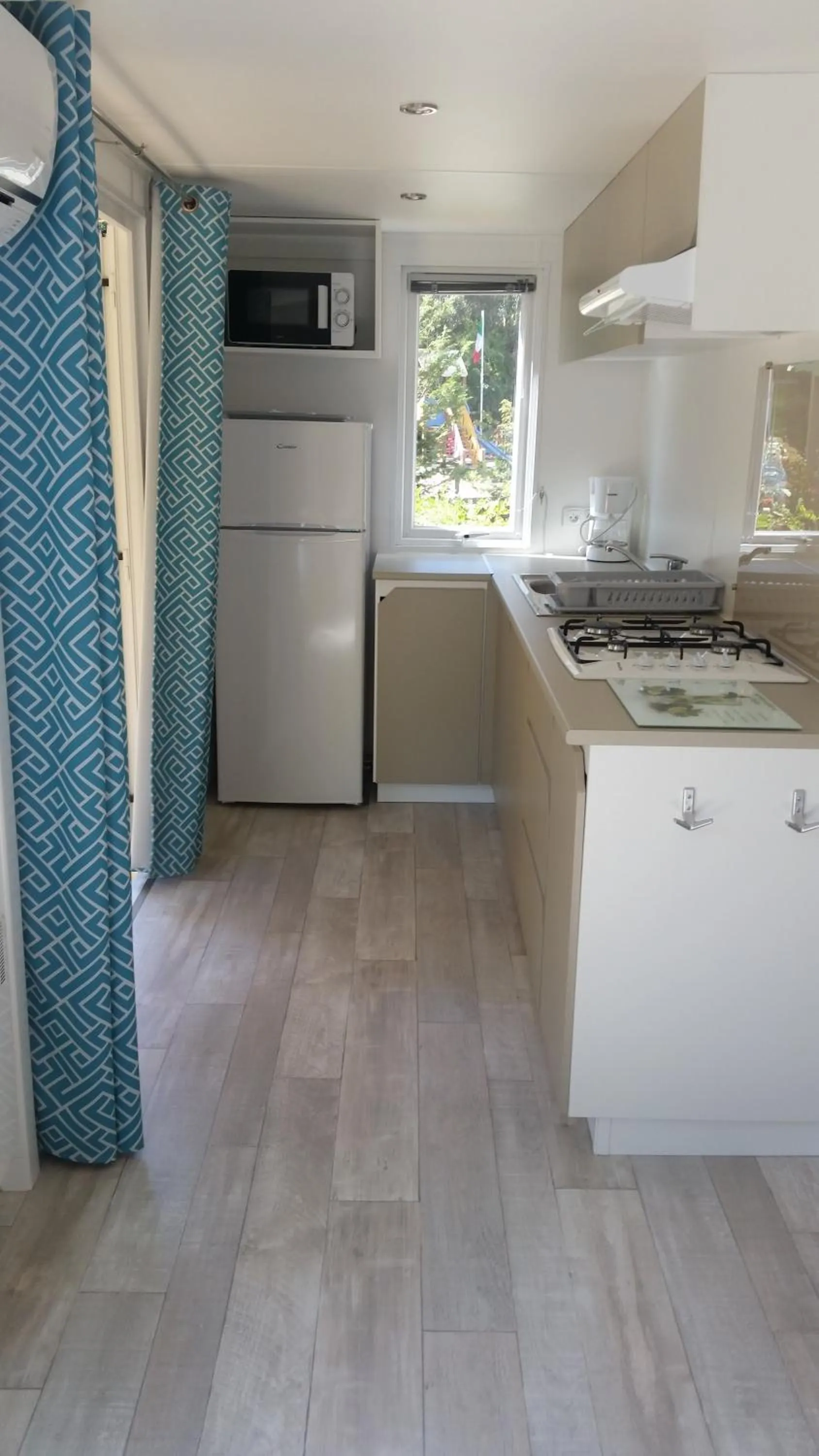 Kitchen or kitchenette in Camping La Pinède