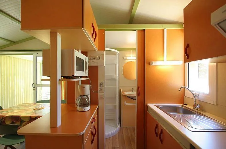 Kitchen or kitchenette in Camping La Pinède