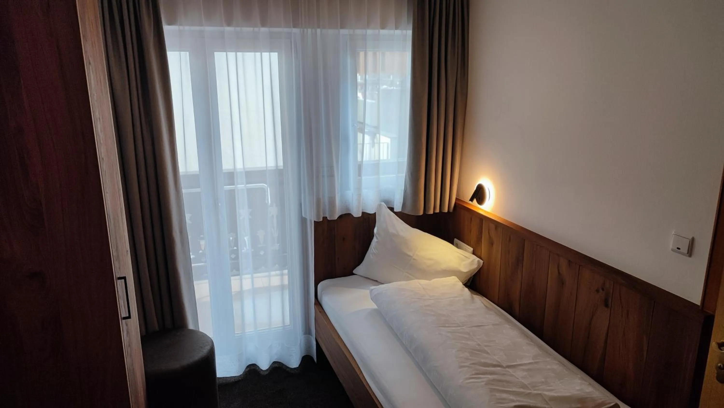 Photo of the whole room, Bed in Garni Flurida