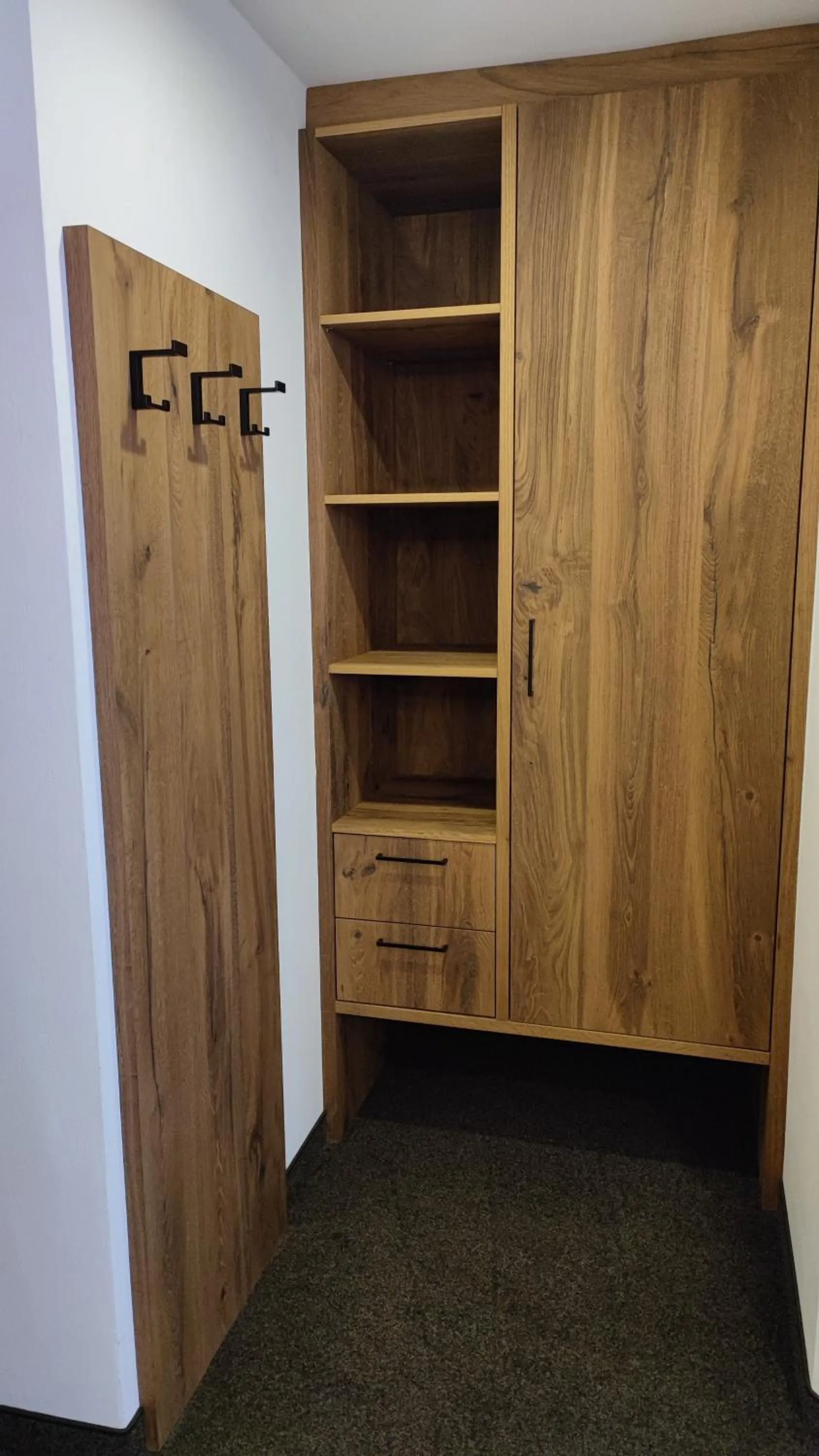 wardrobe in Garni Flurida