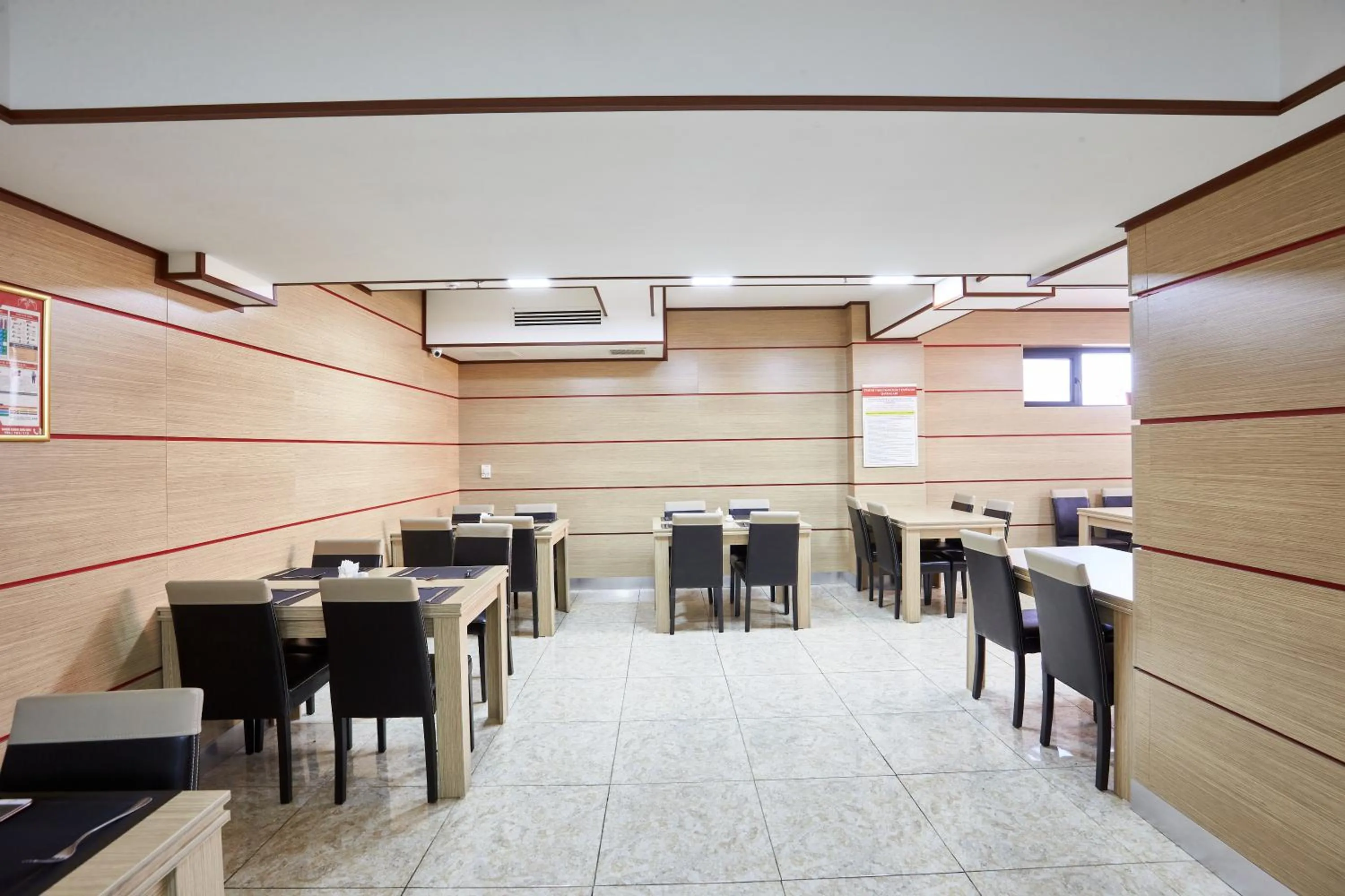 Restaurant/places to eat in NOBEL Hotel