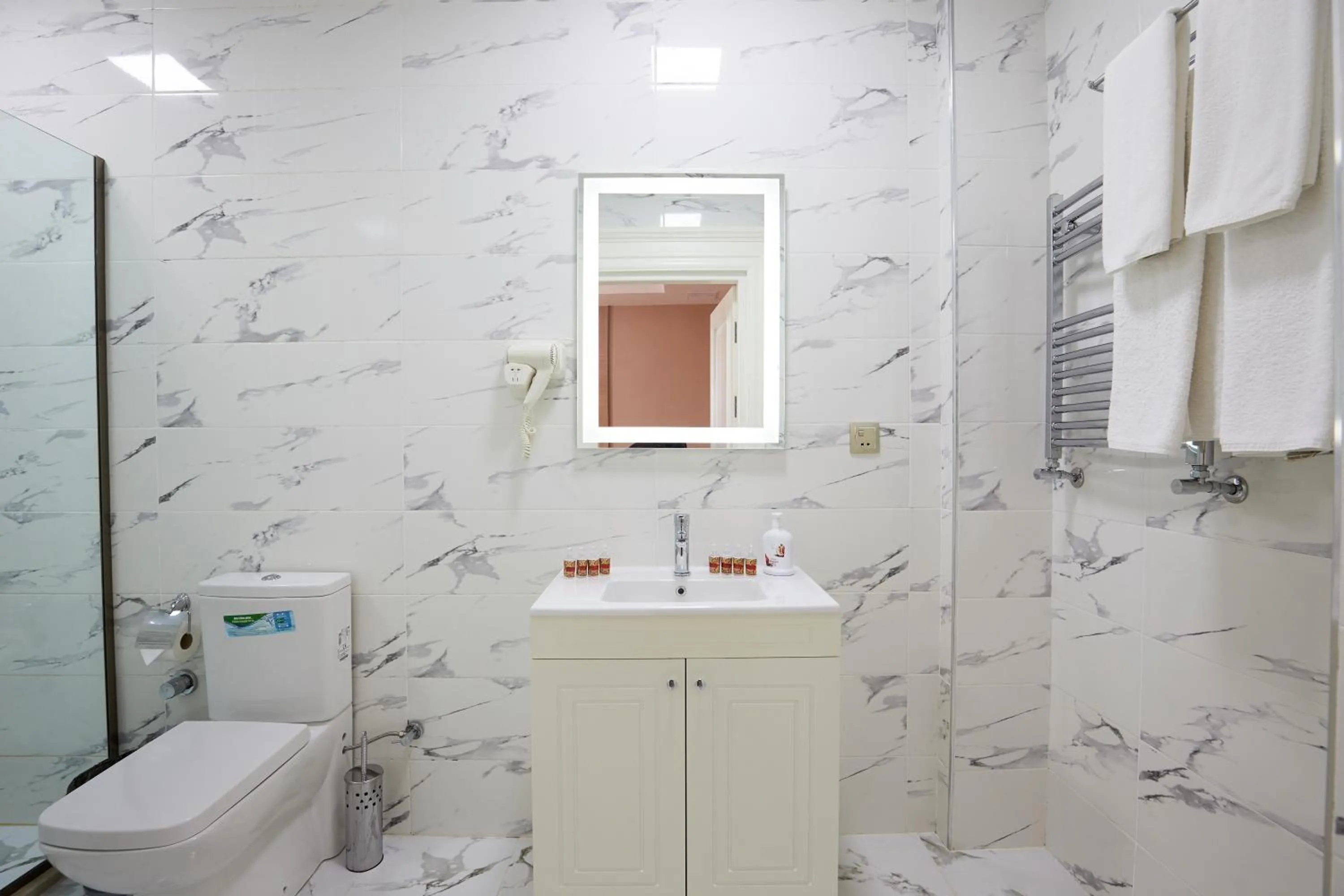 Bathroom in NOBEL Hotel