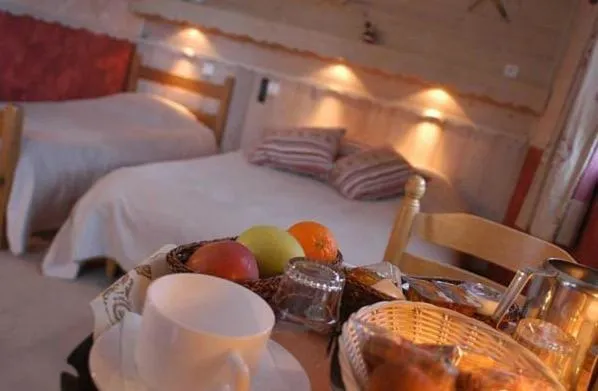 Photo of the whole room, Bed in La Boule de Neige