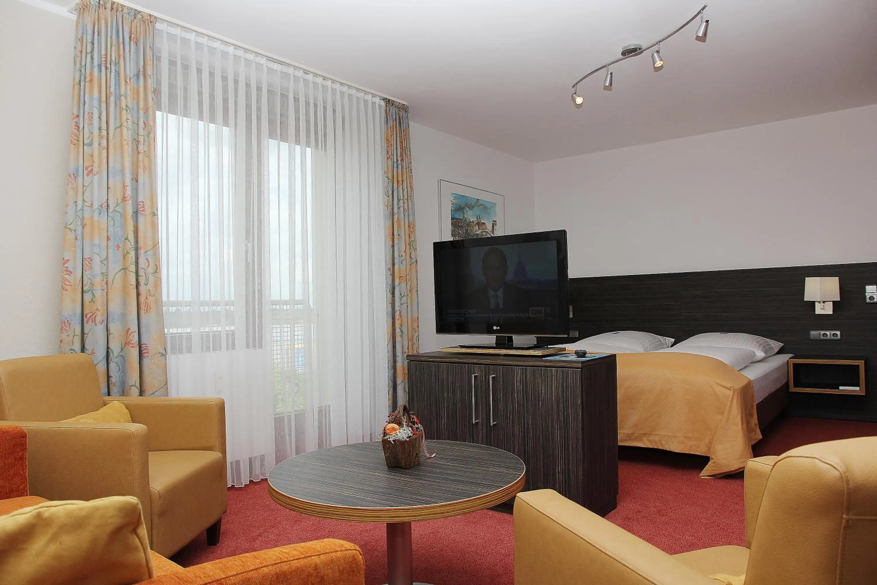 Photo of the whole room, Bed in Hotel Gästehaus Forum am Westkreuz