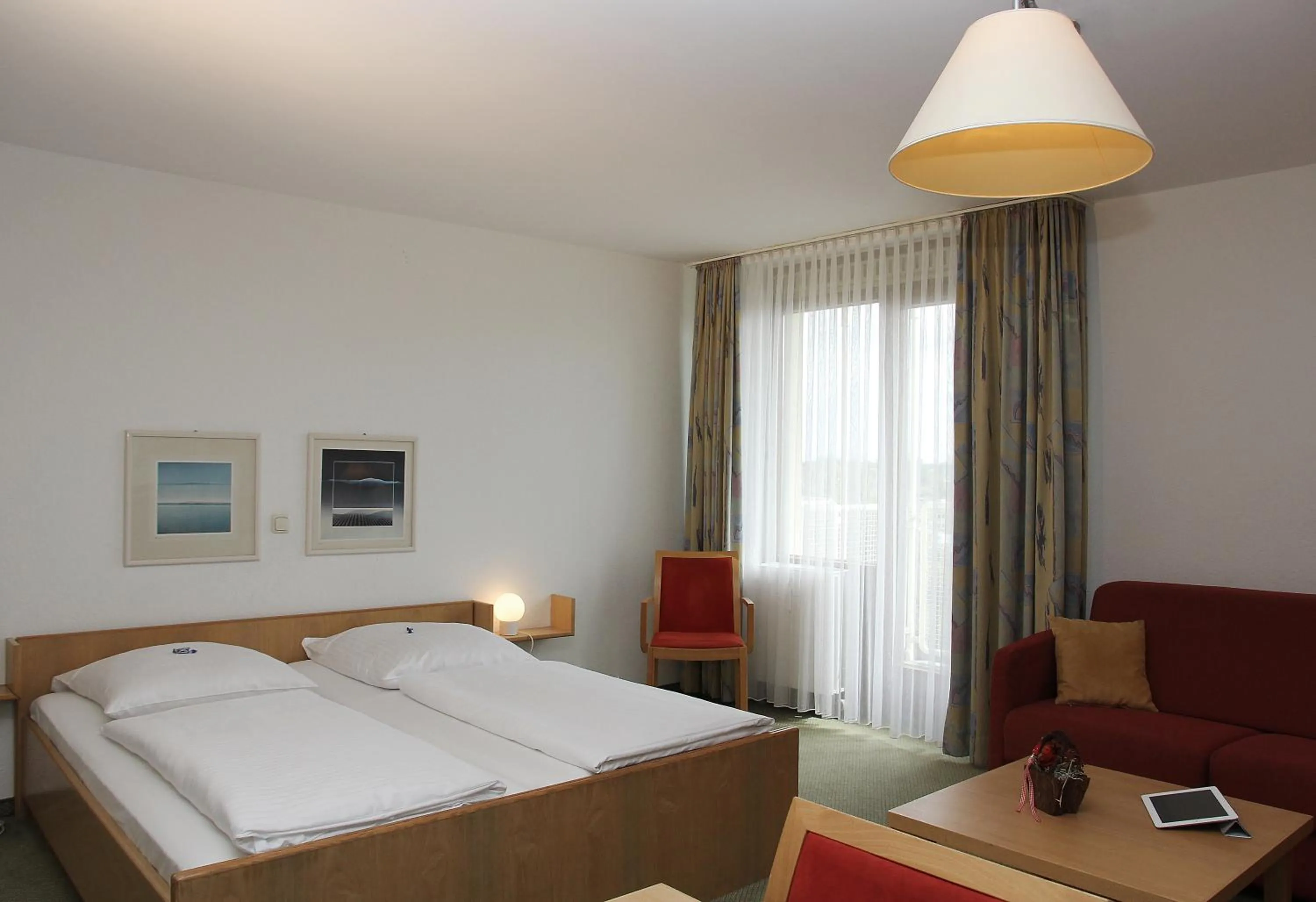 Photo of the whole room, Bed in Hotel Gästehaus Forum am Westkreuz