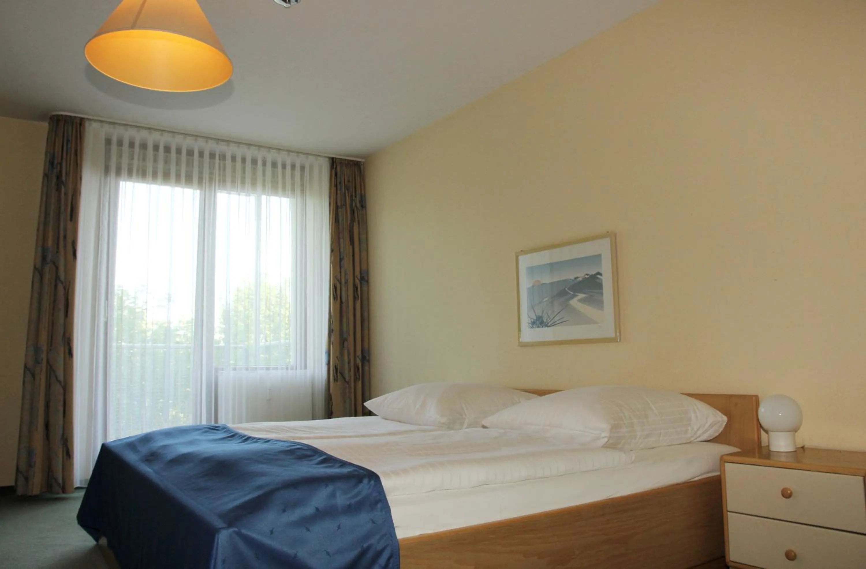 Photo of the whole room, Bed in Hotel Gästehaus Forum am Westkreuz