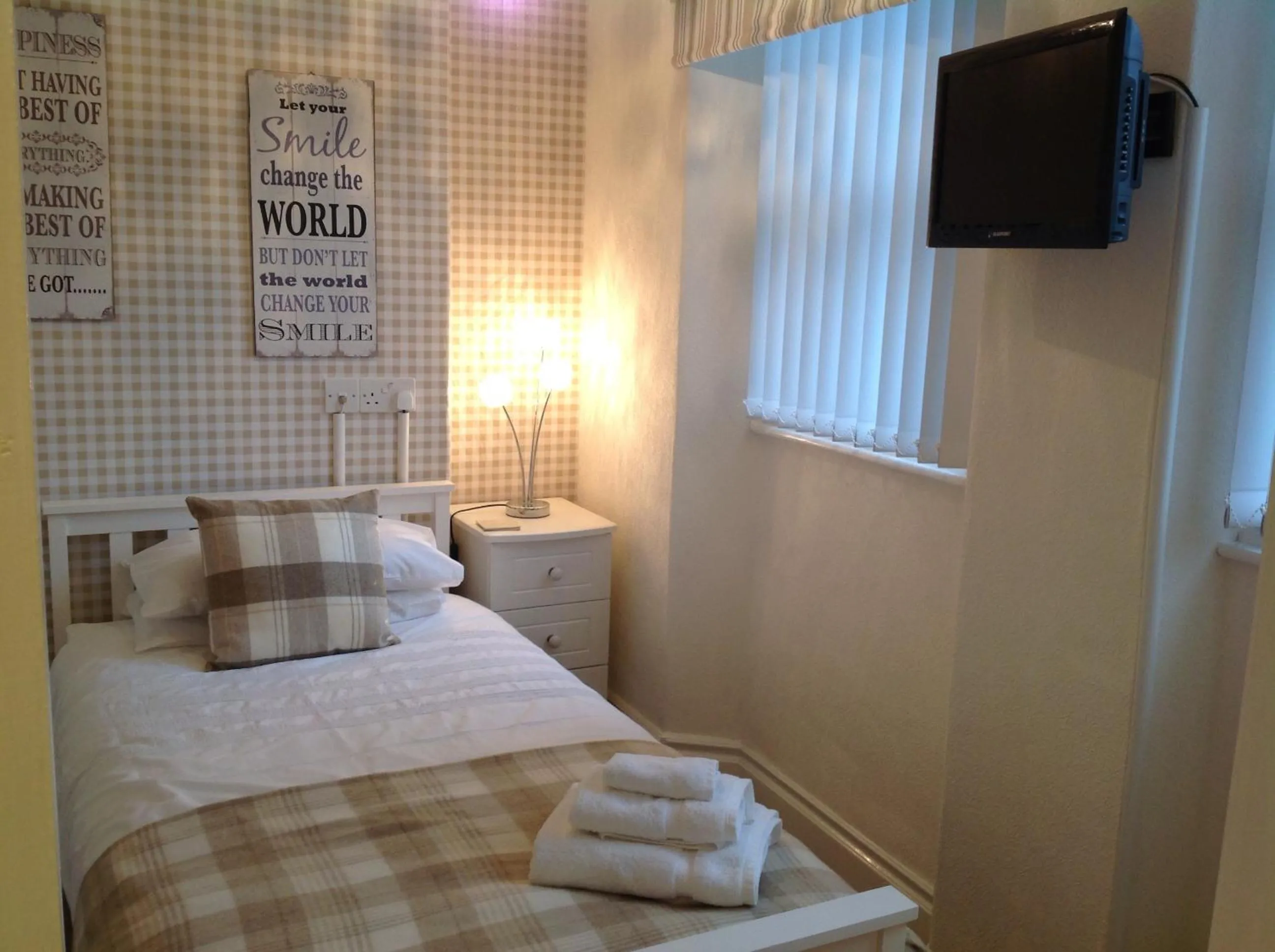 Bed in 3 Cambridge Villas