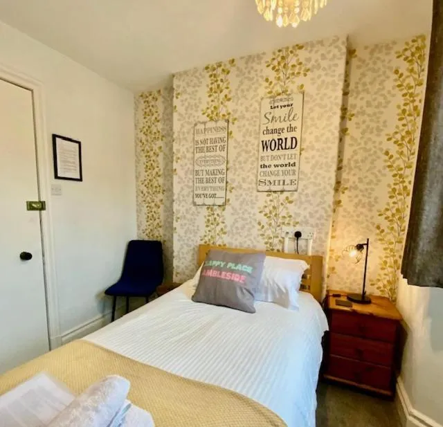 Bed in 3 Cambridge Villas