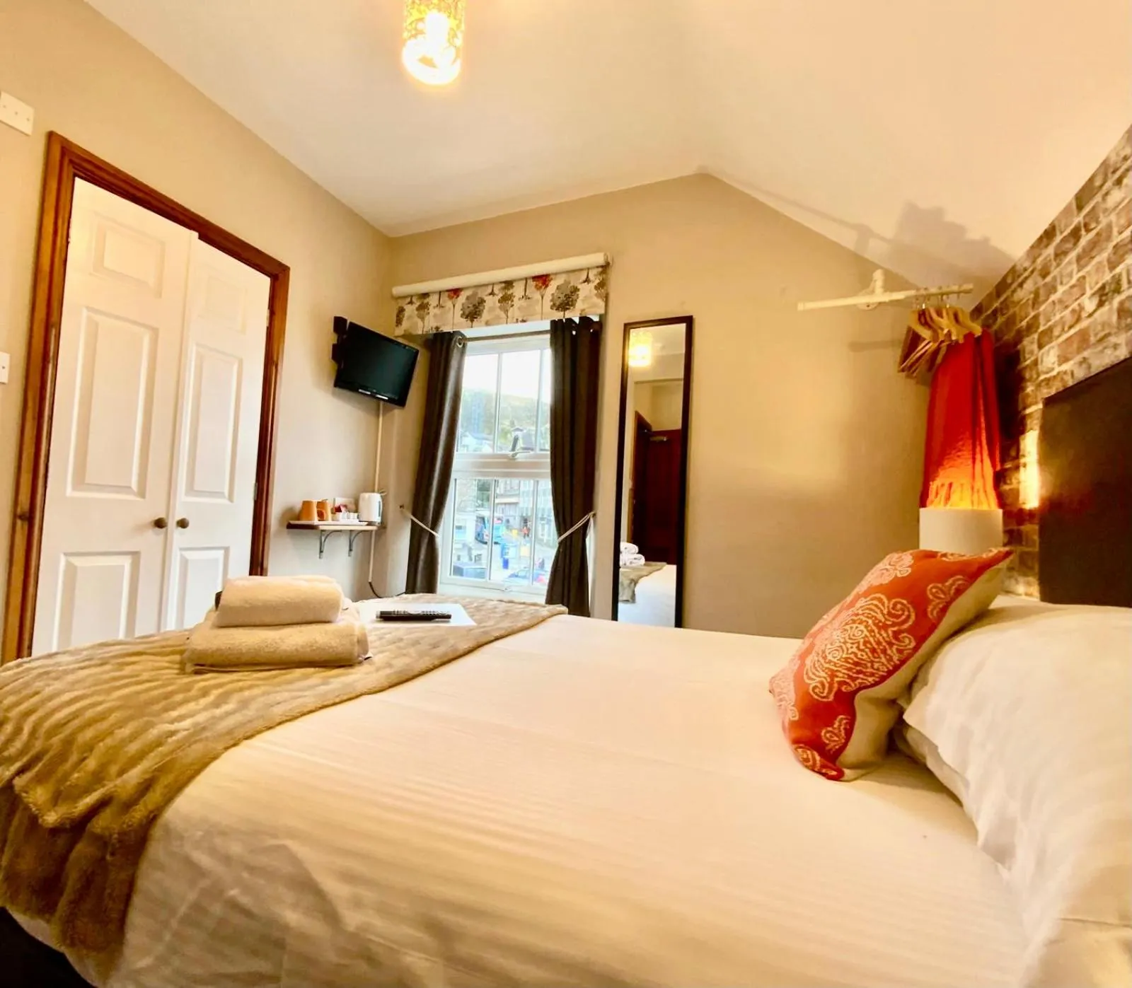 Bed in 3 Cambridge Villas