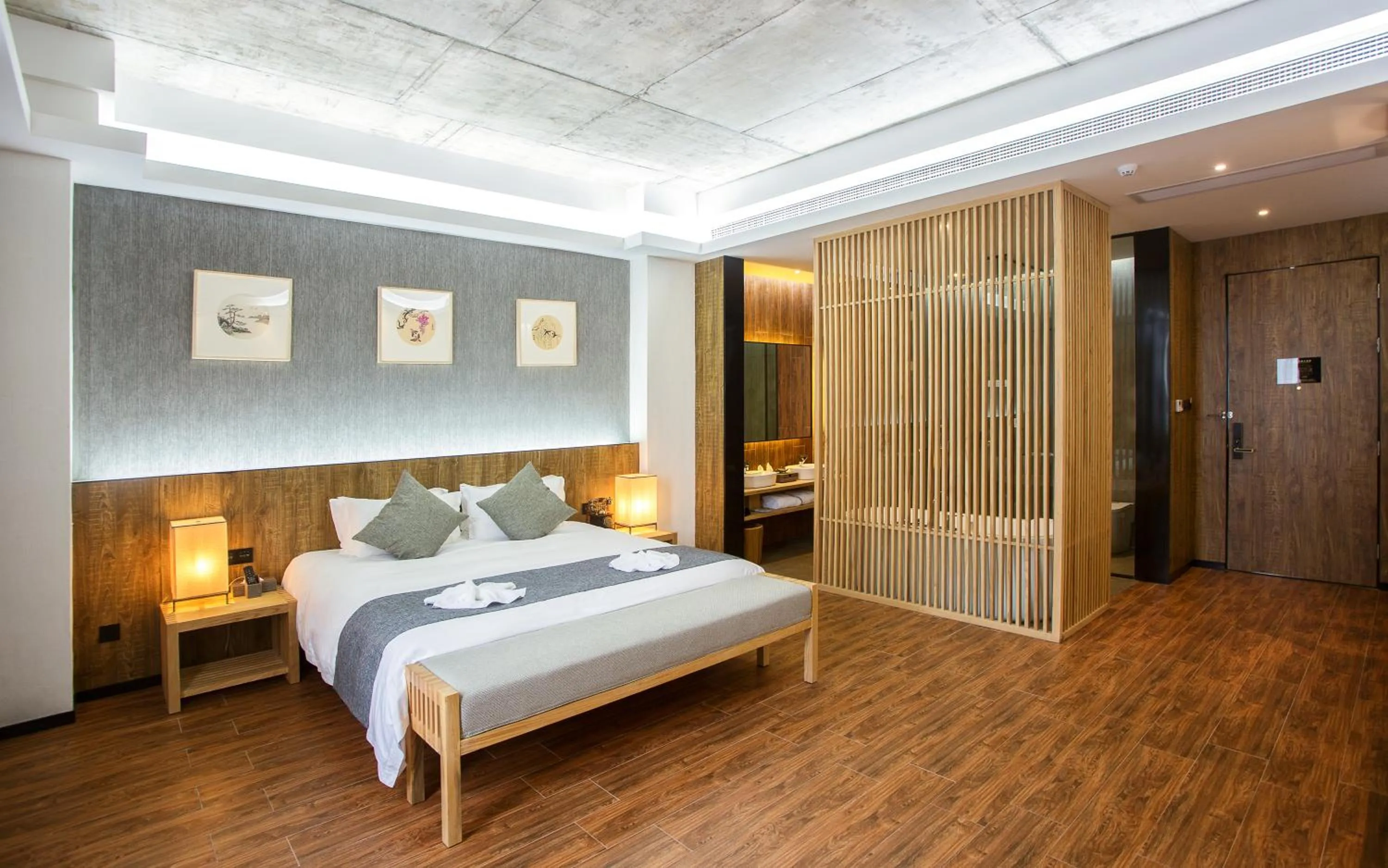 Photo of the whole room, Bed in Lin Yin Art Hotel Shanghai（Pudong airport）