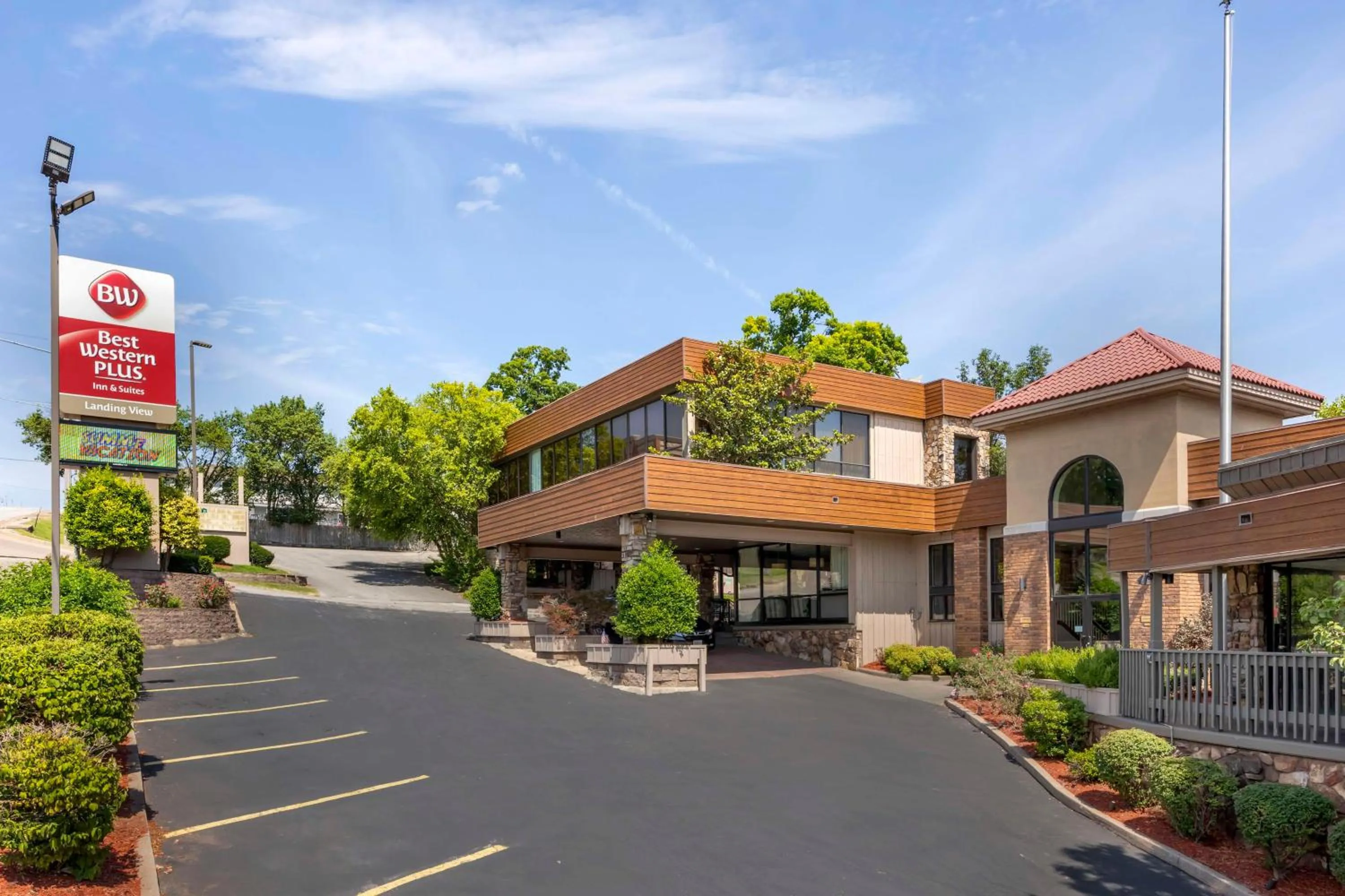 Property building in Best Western Plus Landing View Inn & Suites