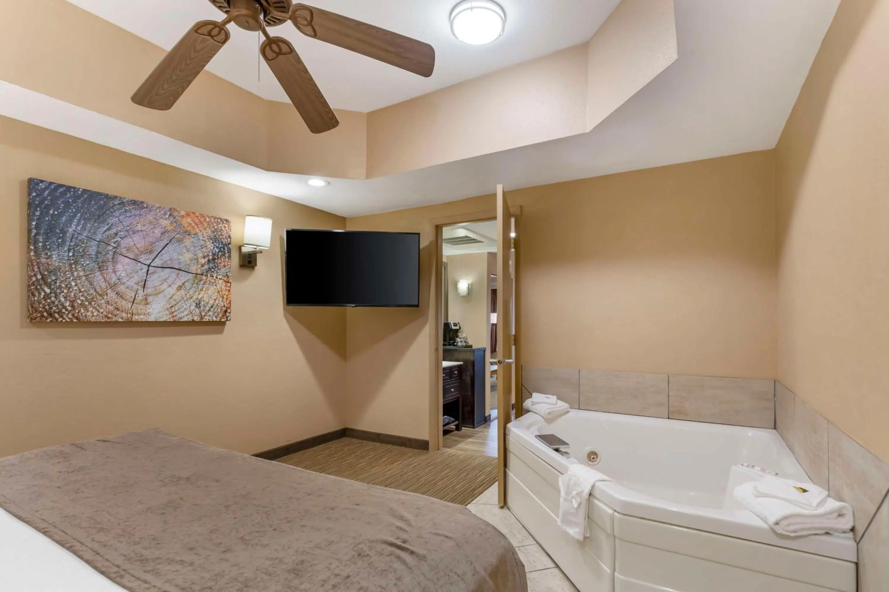 Bed in Best Western Plus Landing View Inn & Suites