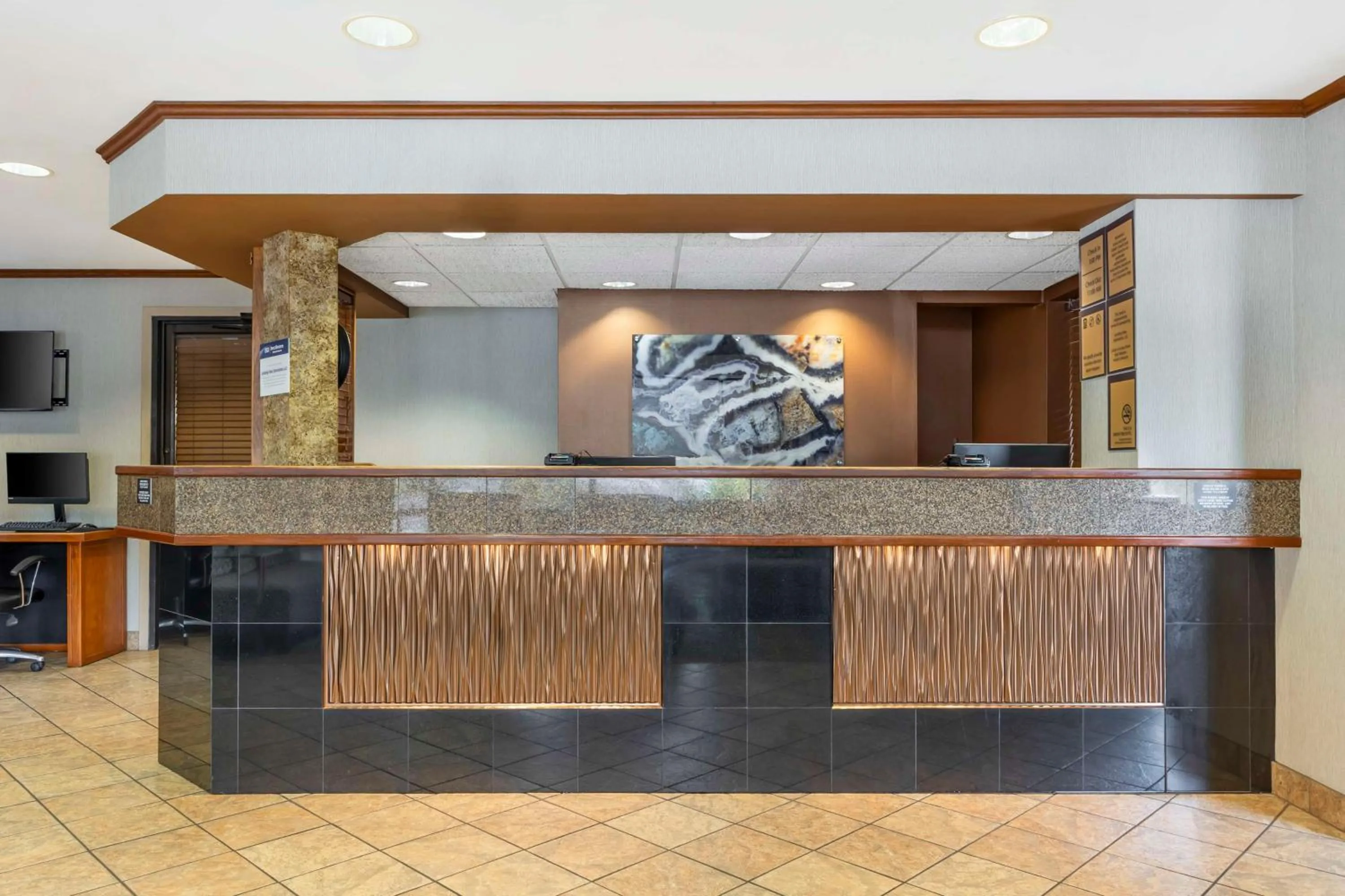 Lobby or reception in Best Western Plus Landing View Inn & Suites