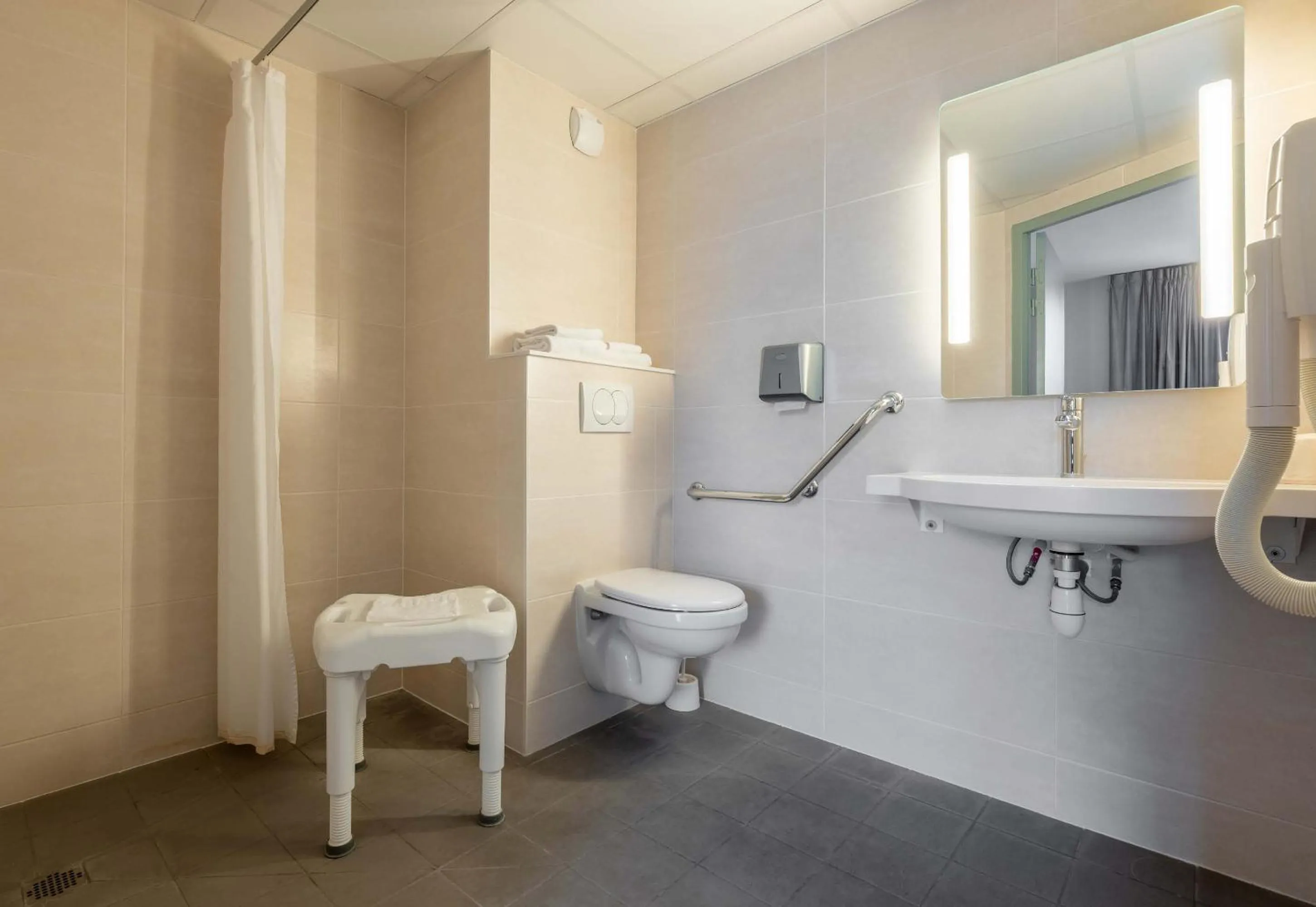 Bathroom in B&B HOTEL ANNEMASSE Saint-Cergues