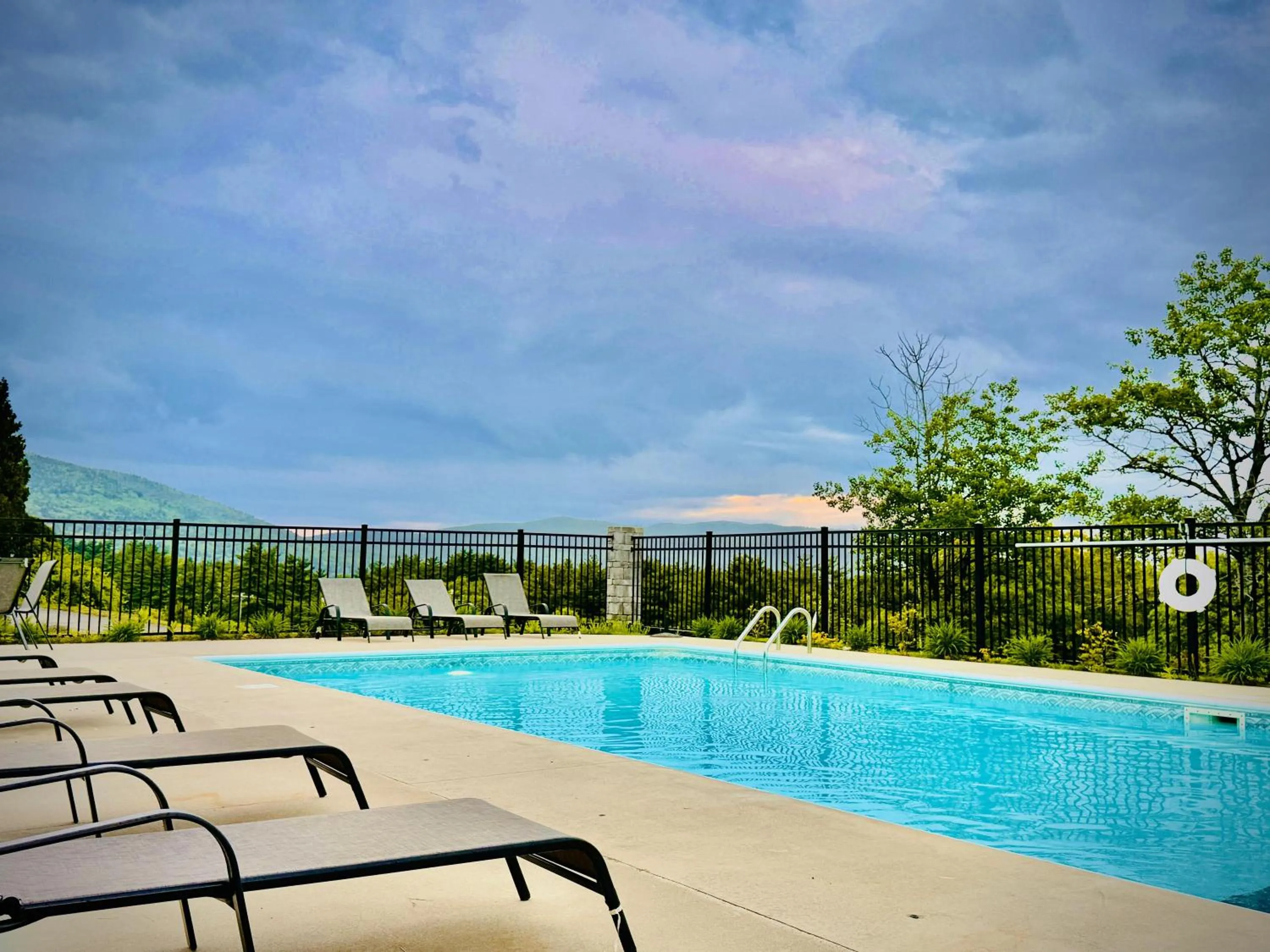 Travelodge by Wyndham Lake George NY