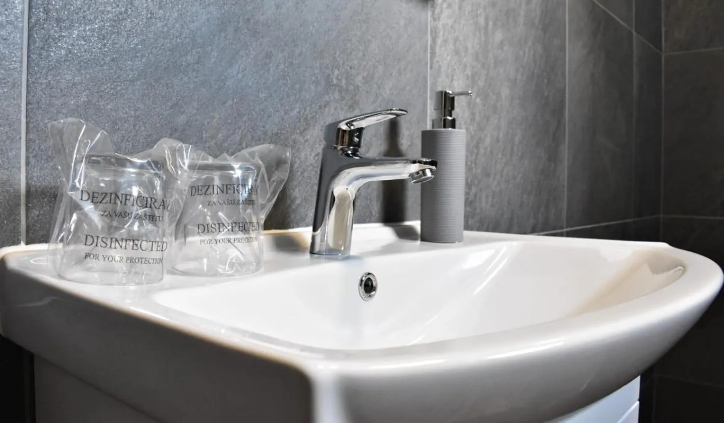 Bathroom in Filipovic rent a car & apartments