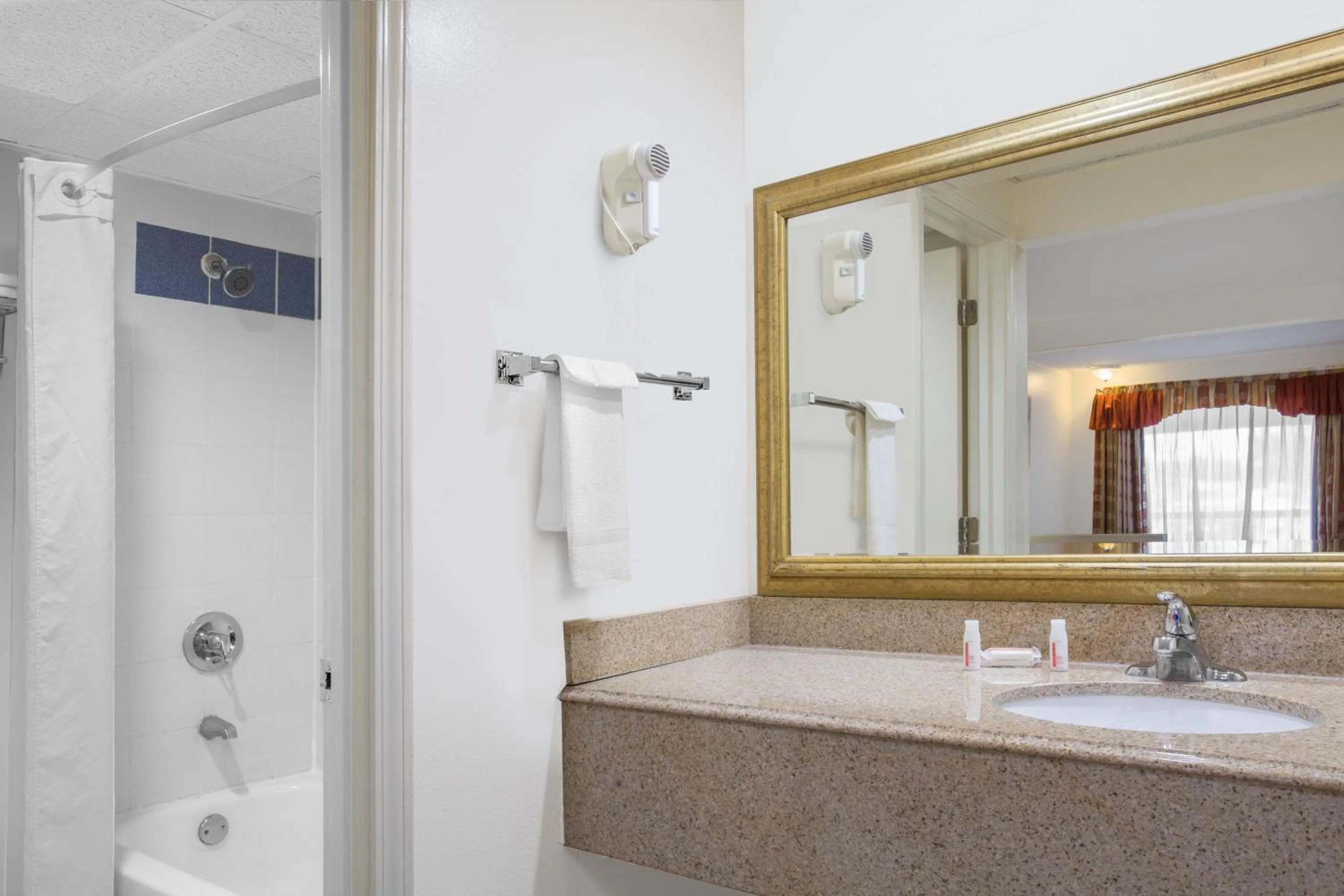 Bathroom in Super 8 by Wyndham Port Royal/Beaufort