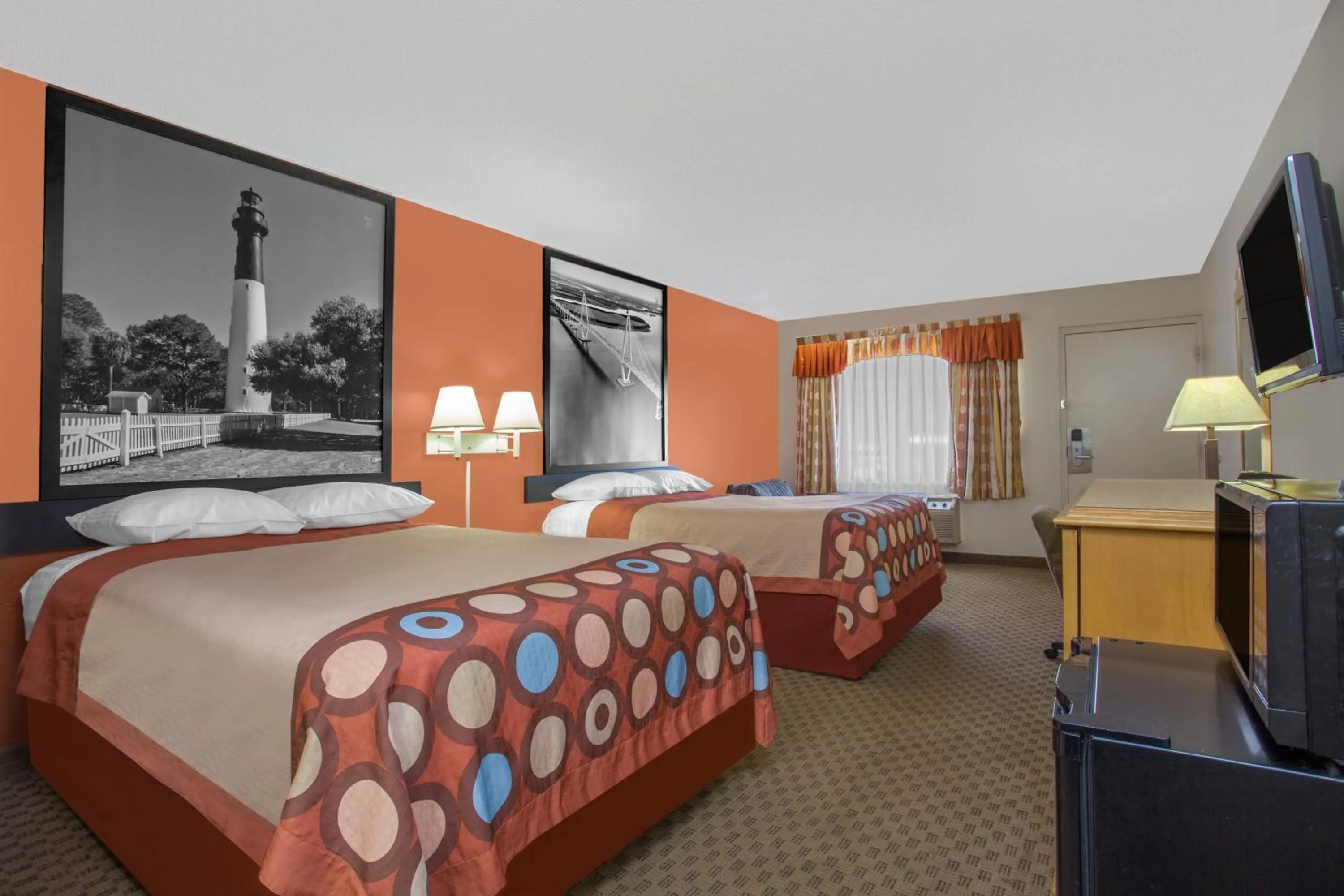 Photo of the whole room, Bed in Super 8 by Wyndham Port Royal/Beaufort