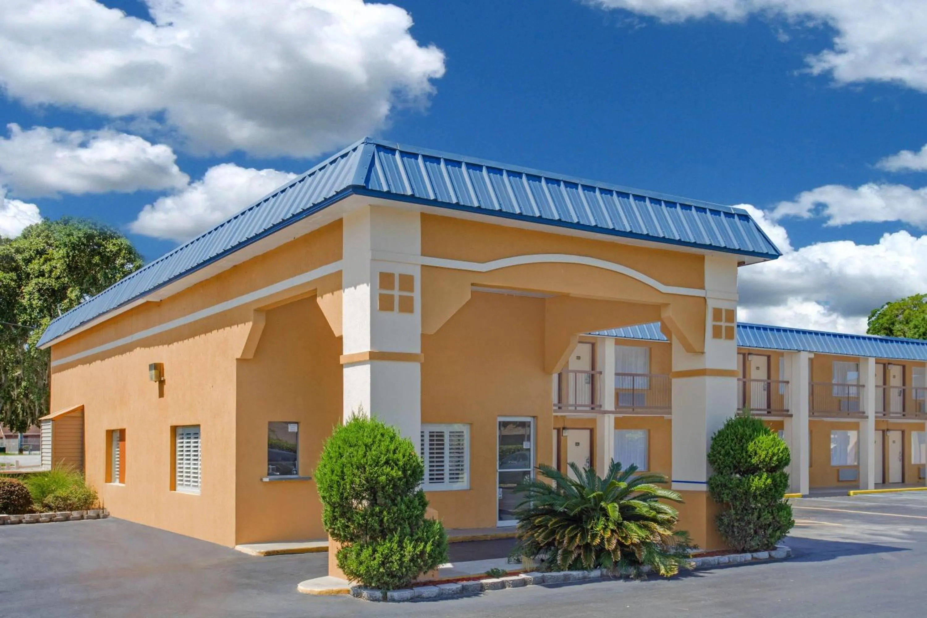 Property building in Super 8 by Wyndham Port Royal/Beaufort