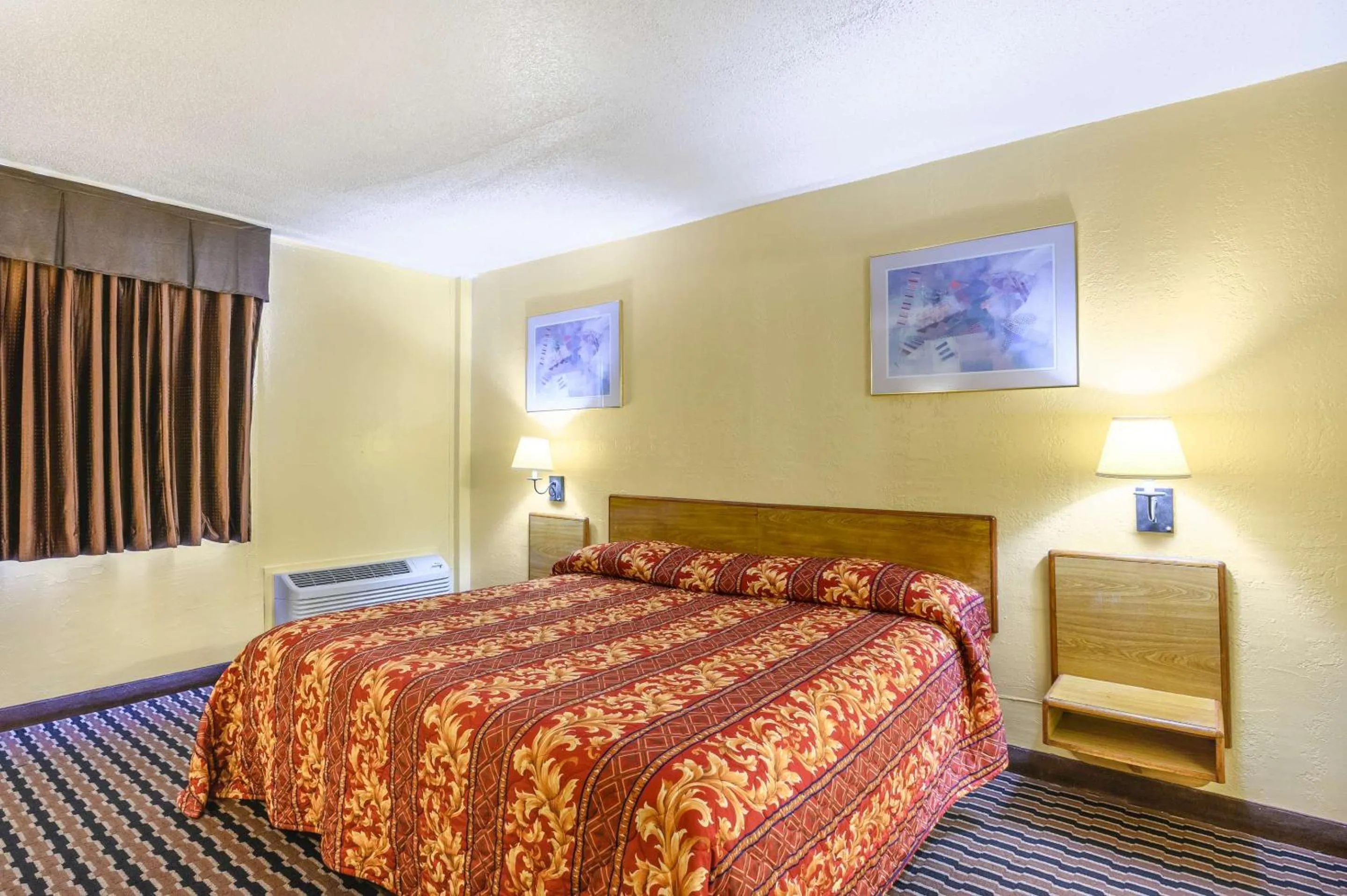 Bedroom, Bed in Rodeway Inn