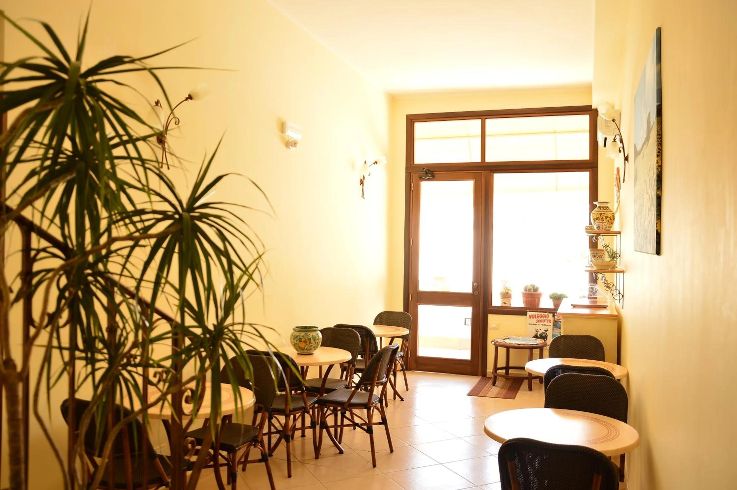 Breakfast in Attinia