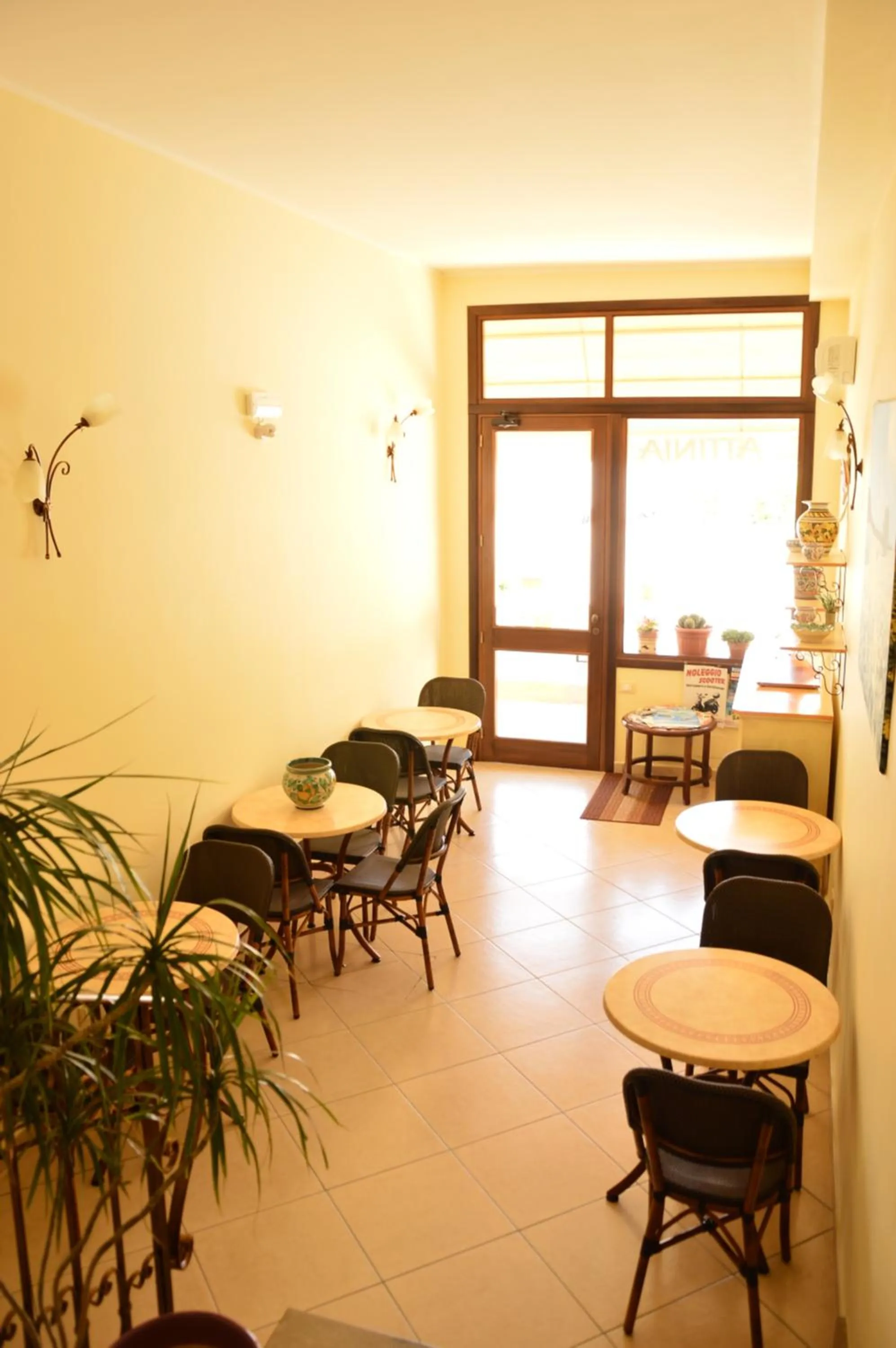 Breakfast in Attinia