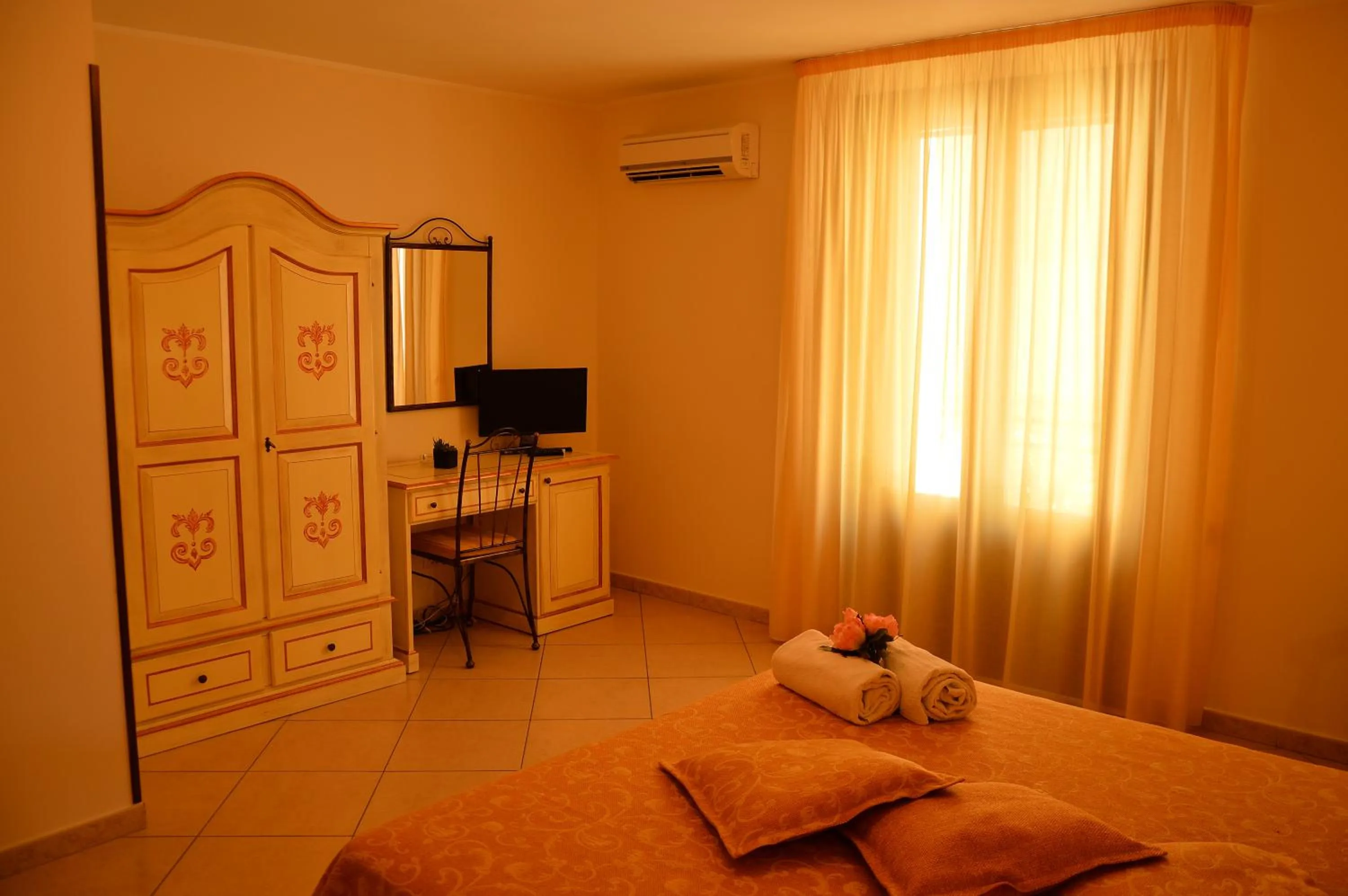 Photo of the whole room in Attinia