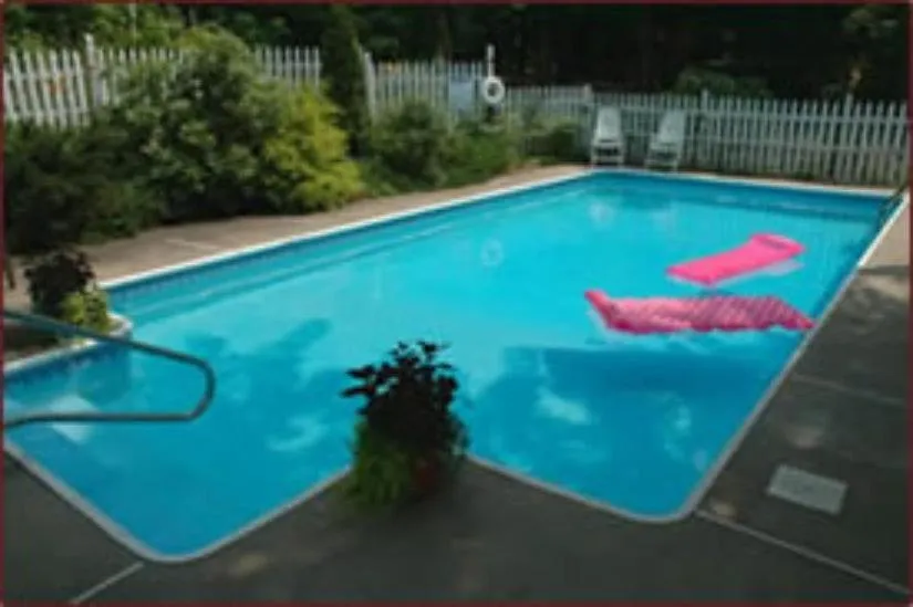 Swimming pool in Red Elephant Inn Bed and Breakfast